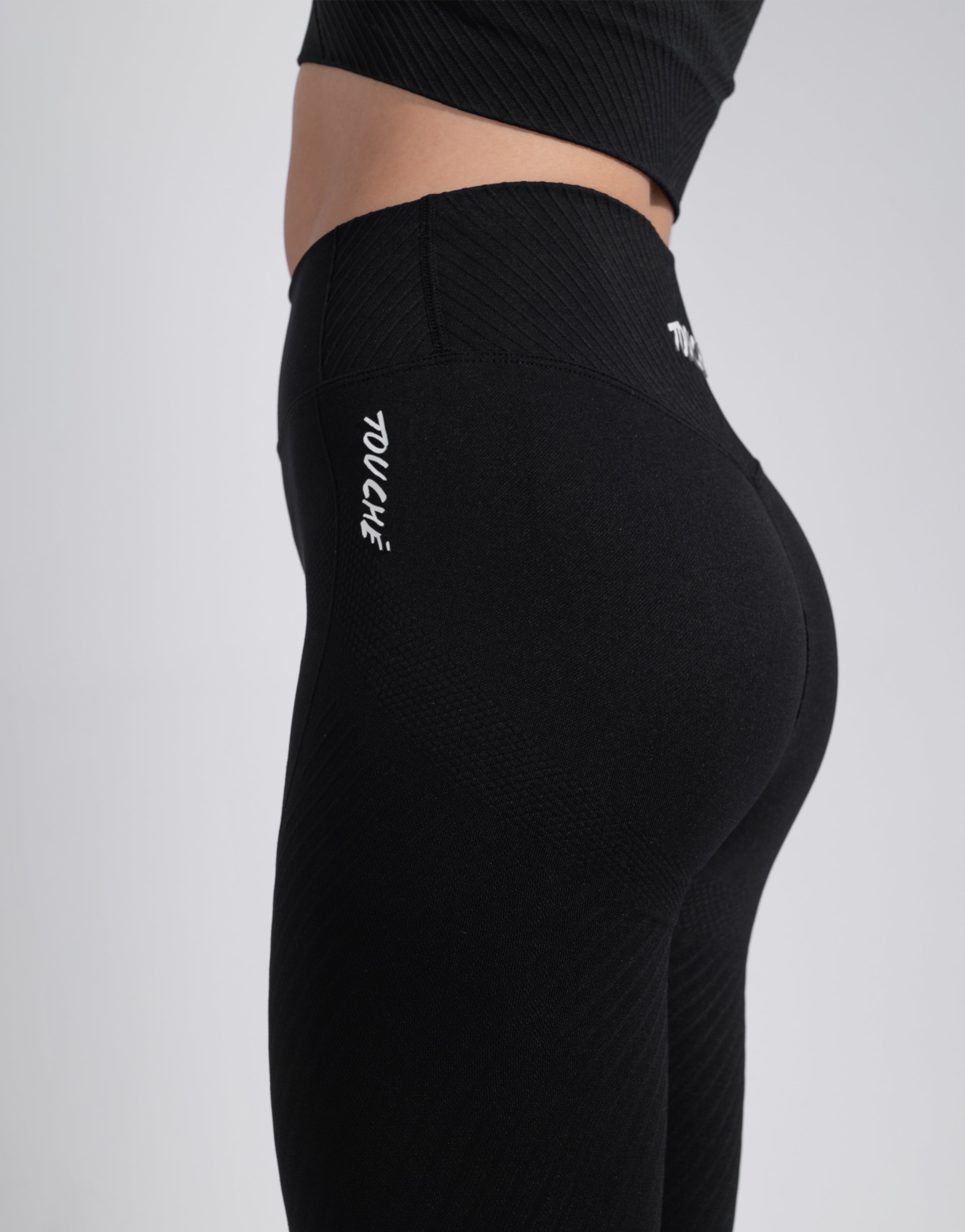 ADAPT BLACK SEAMLESS