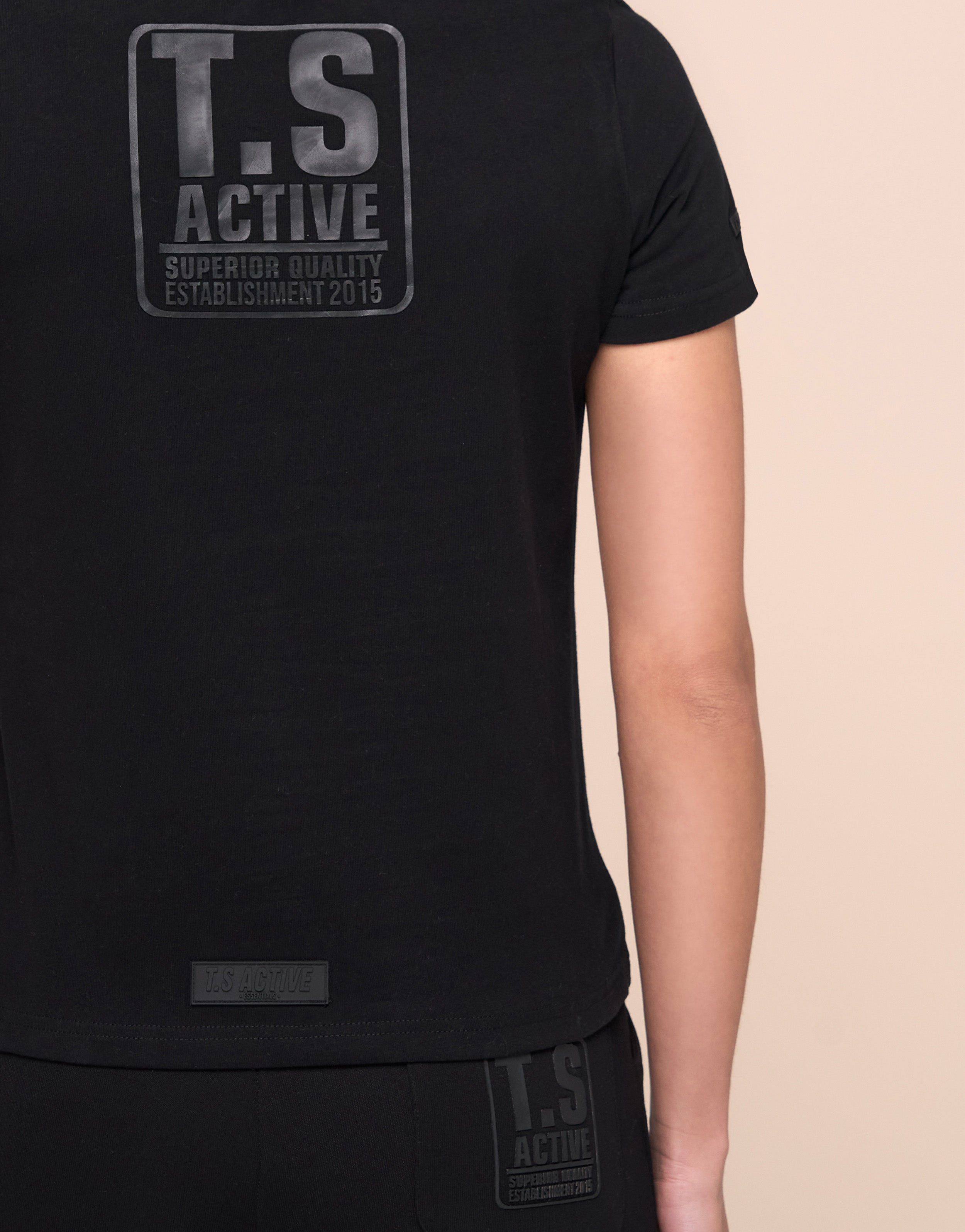 VANILLA BLACK TEE
