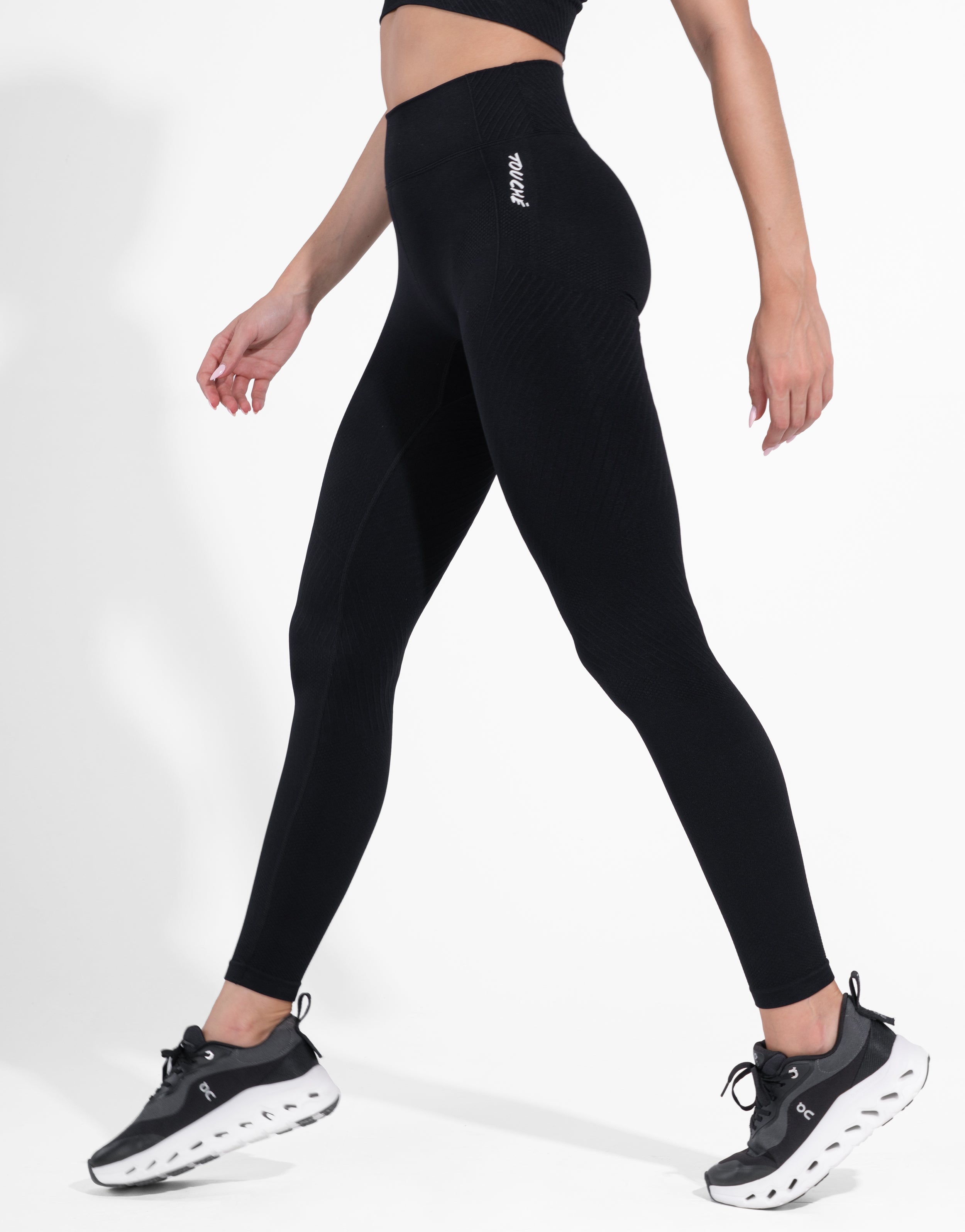 ADAPT BLACK SEAMLESS