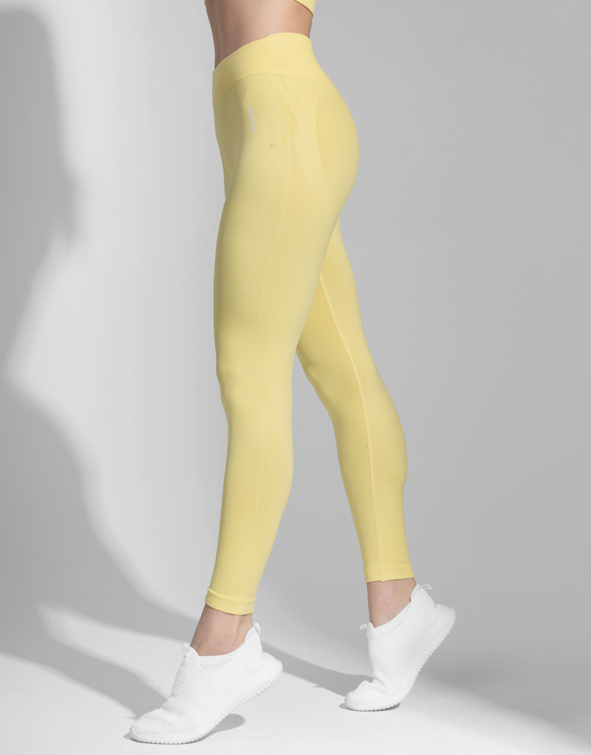 BASIC YELLOW SEAMLESS