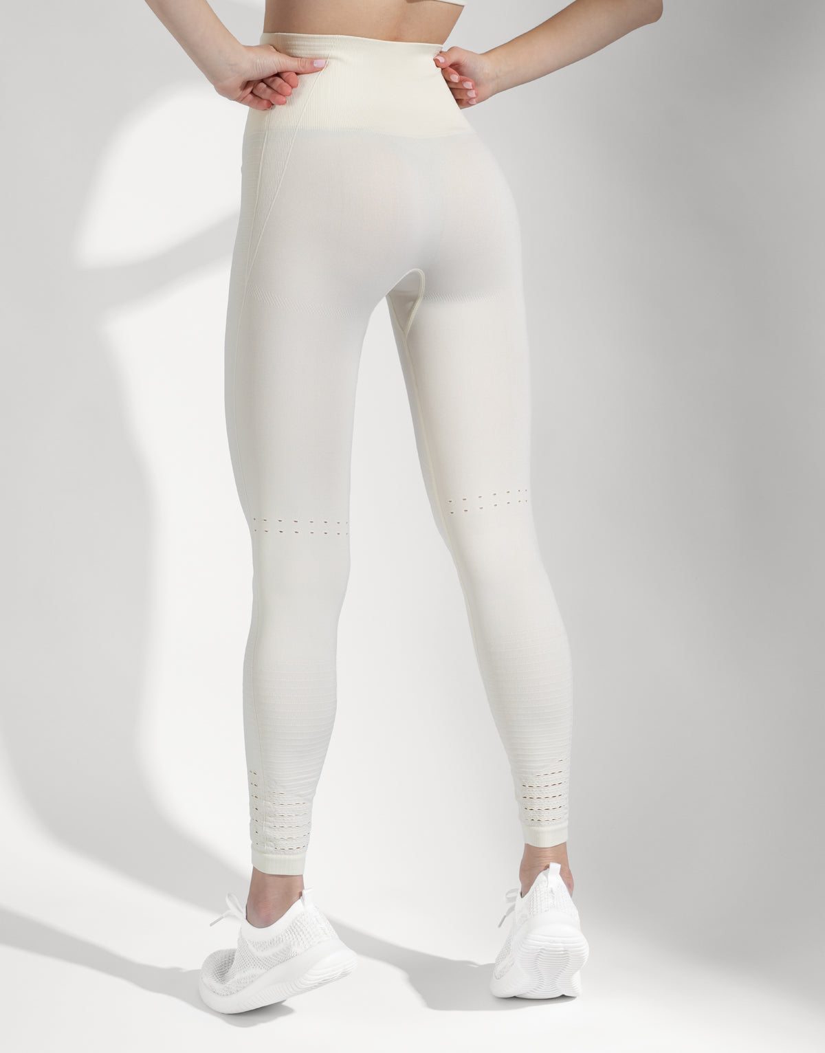 CLASSIC WHITE SEAMLESS