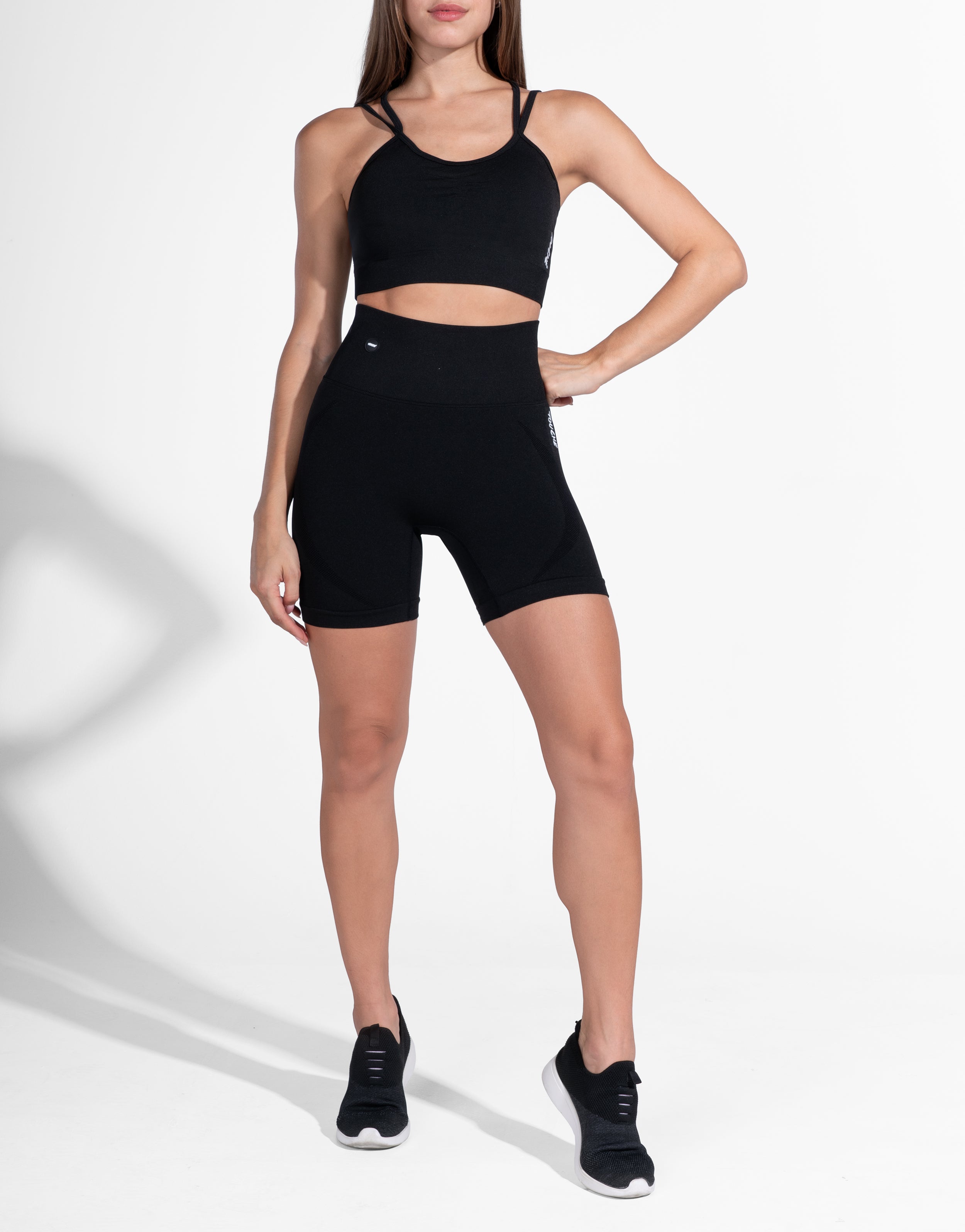 AERO BLACK TOP SEAMLESS