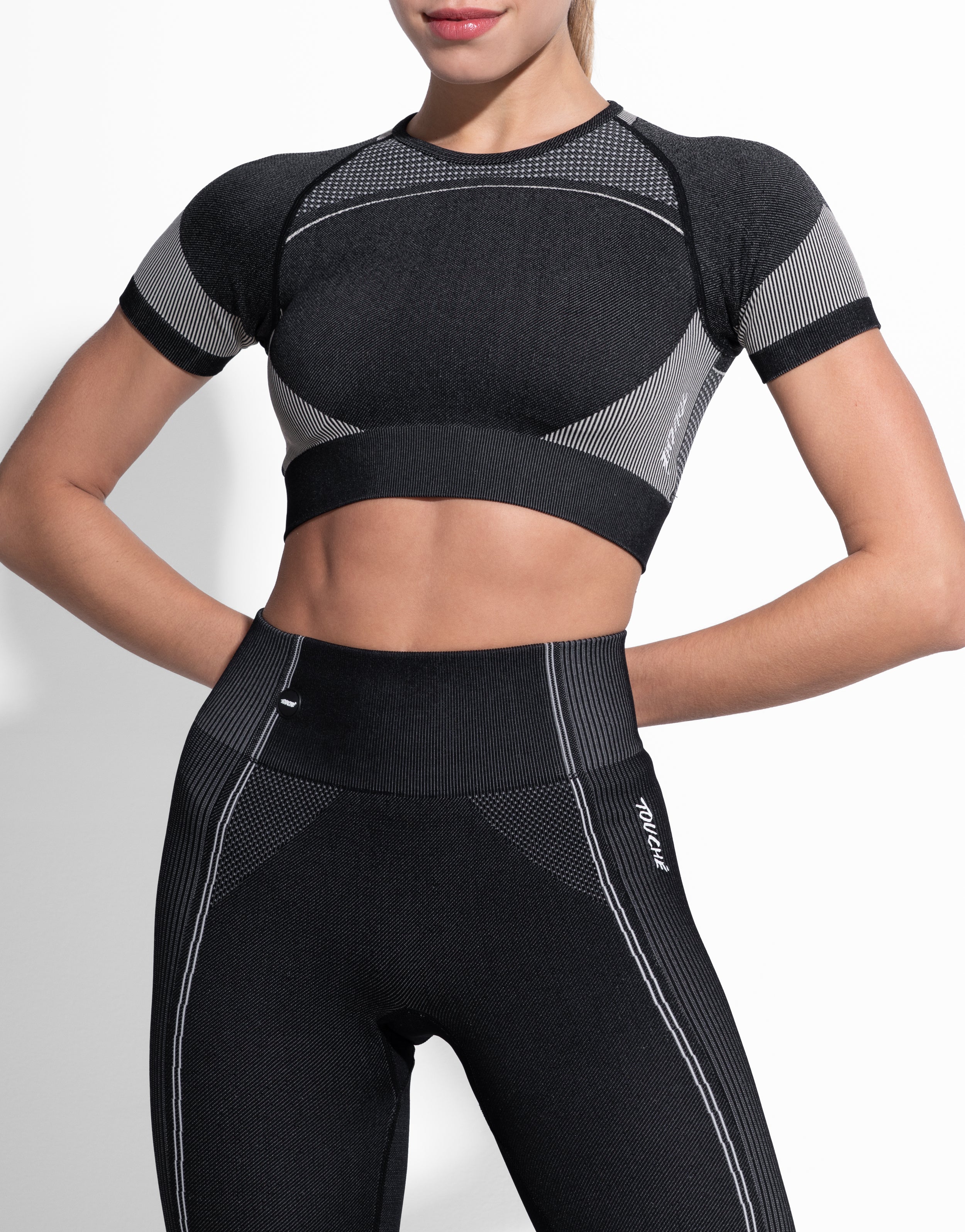 CROP BLACK TOP SEAMLESS