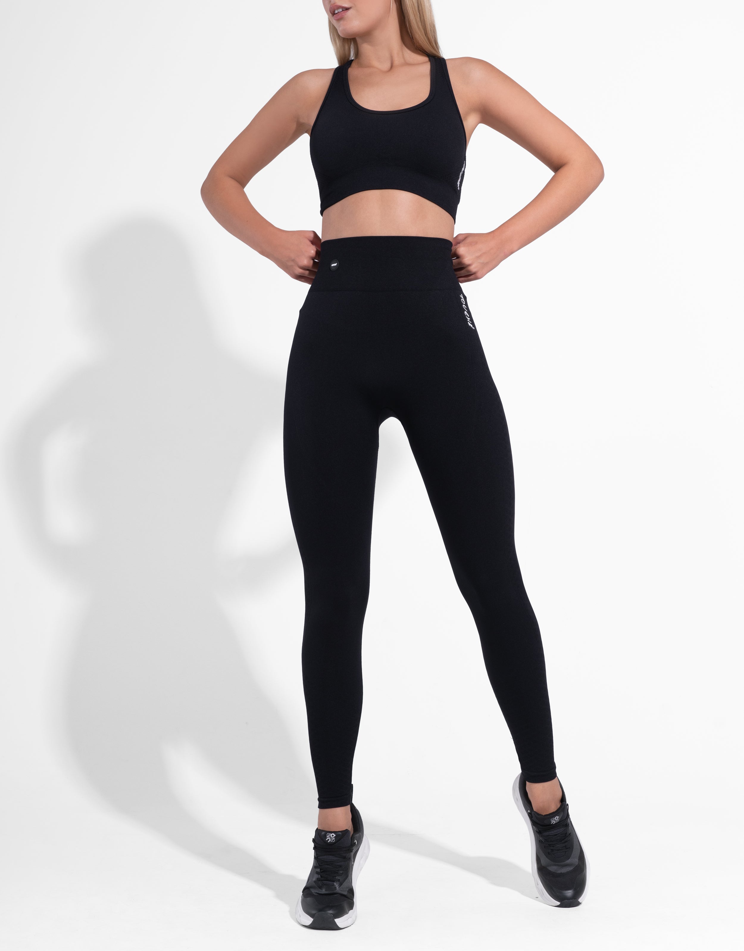 AEREO BLACK SEAMLESS
