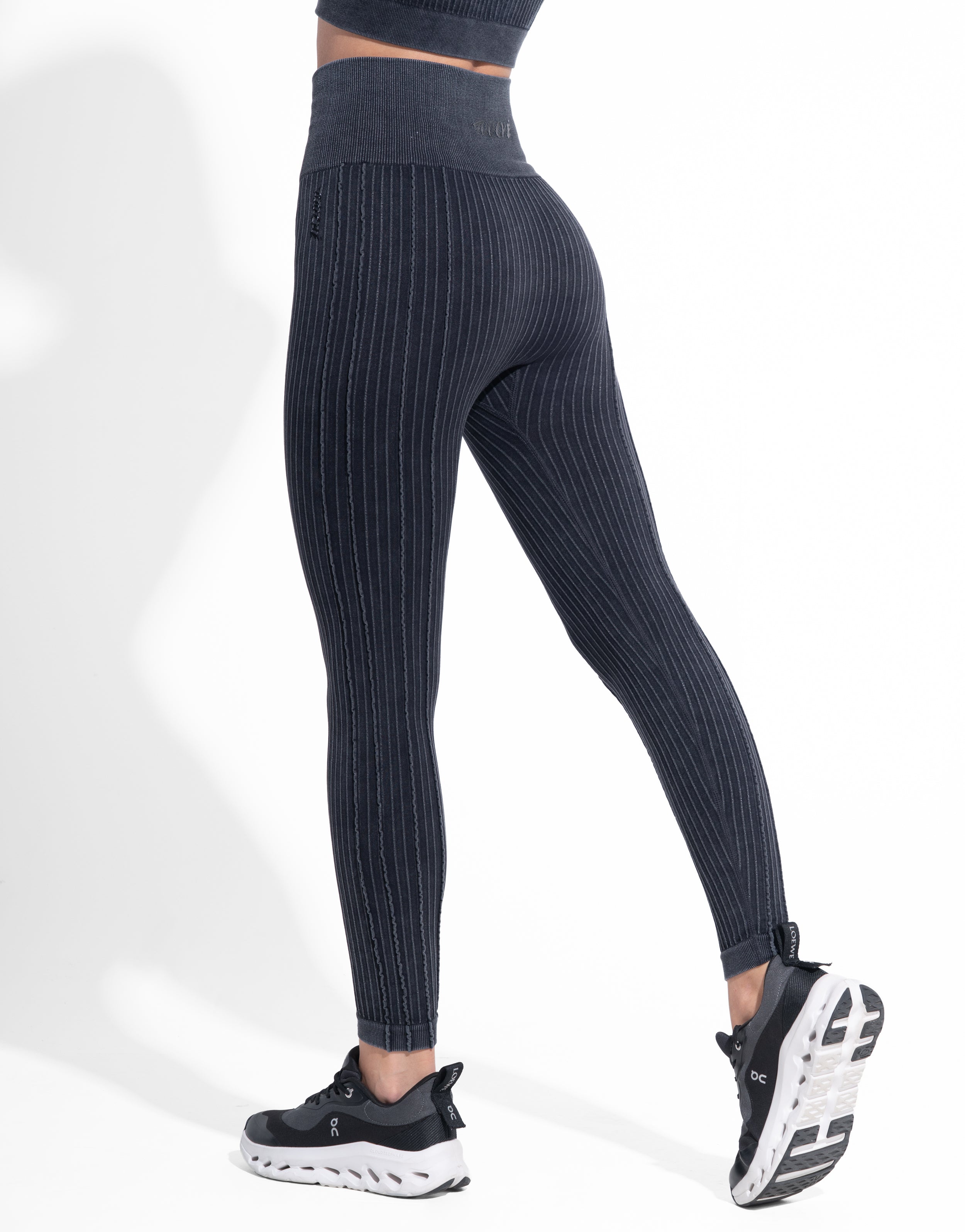 SPENT BLACK SEAMLESS