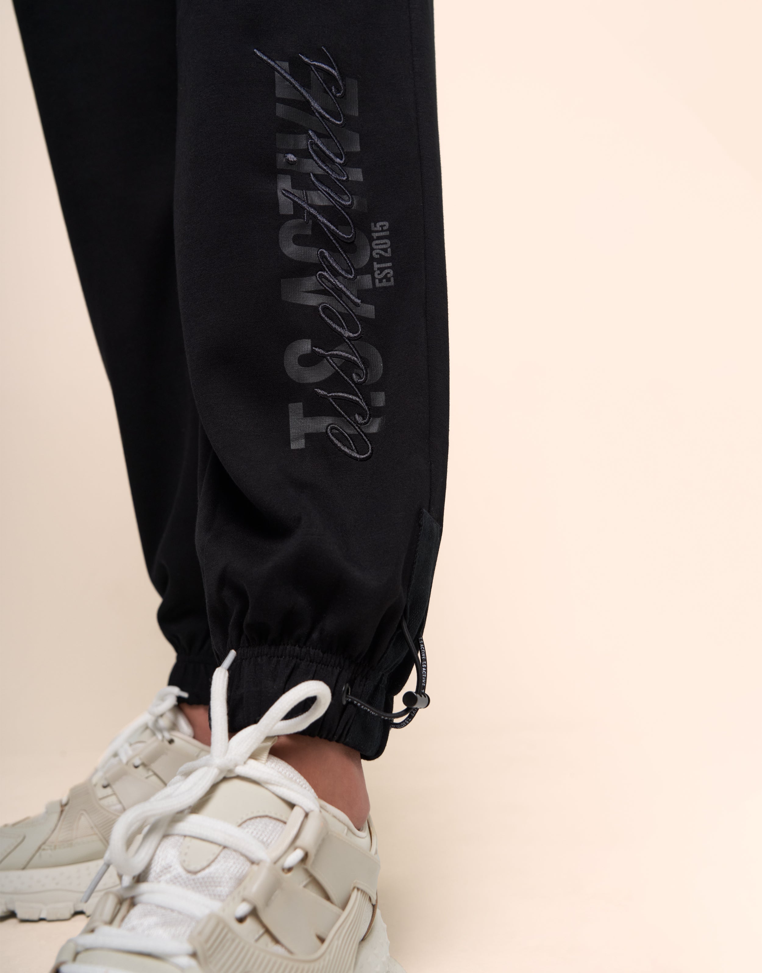 ALPHINE BLACK JOGGER