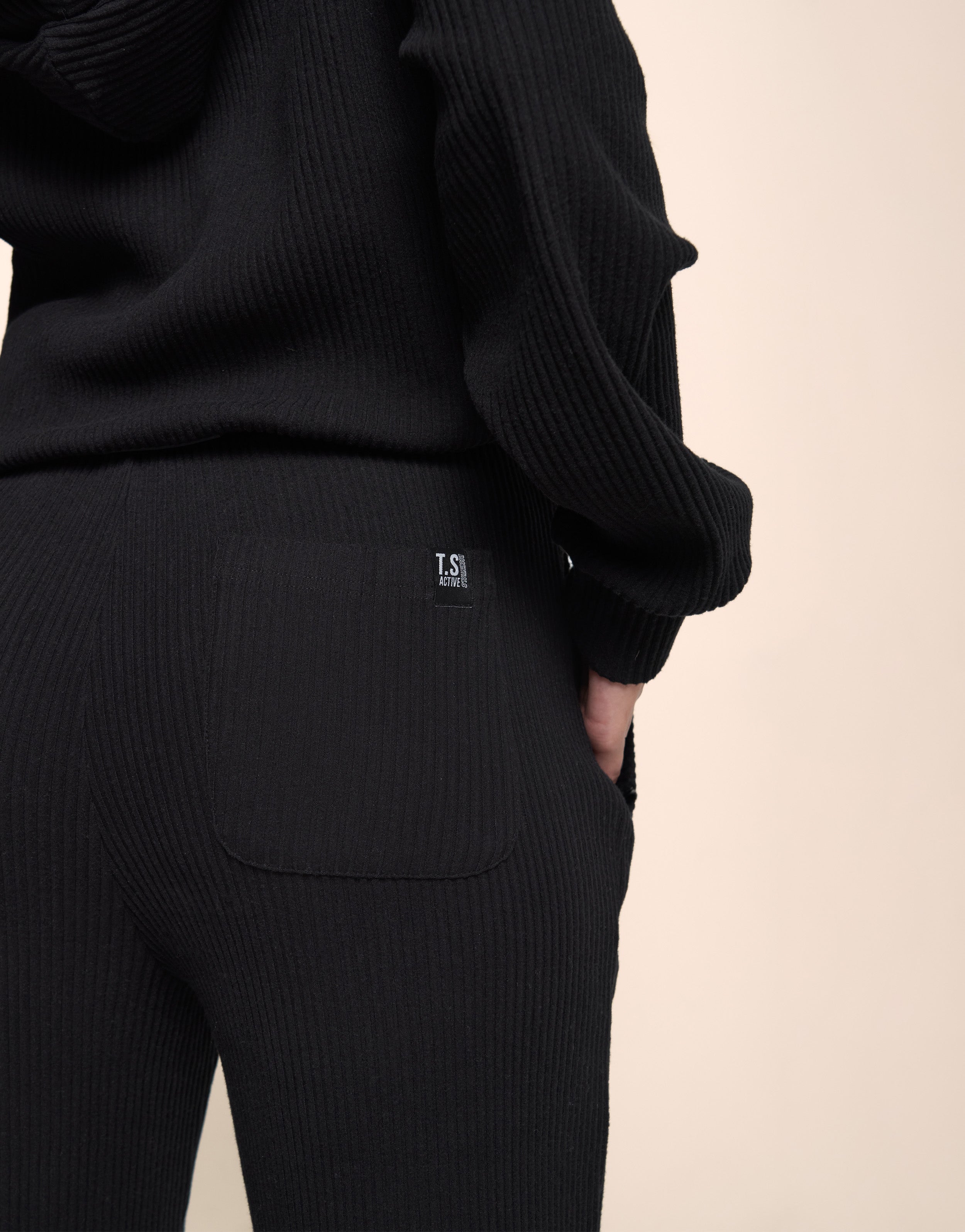 KNIT BLACK PANT