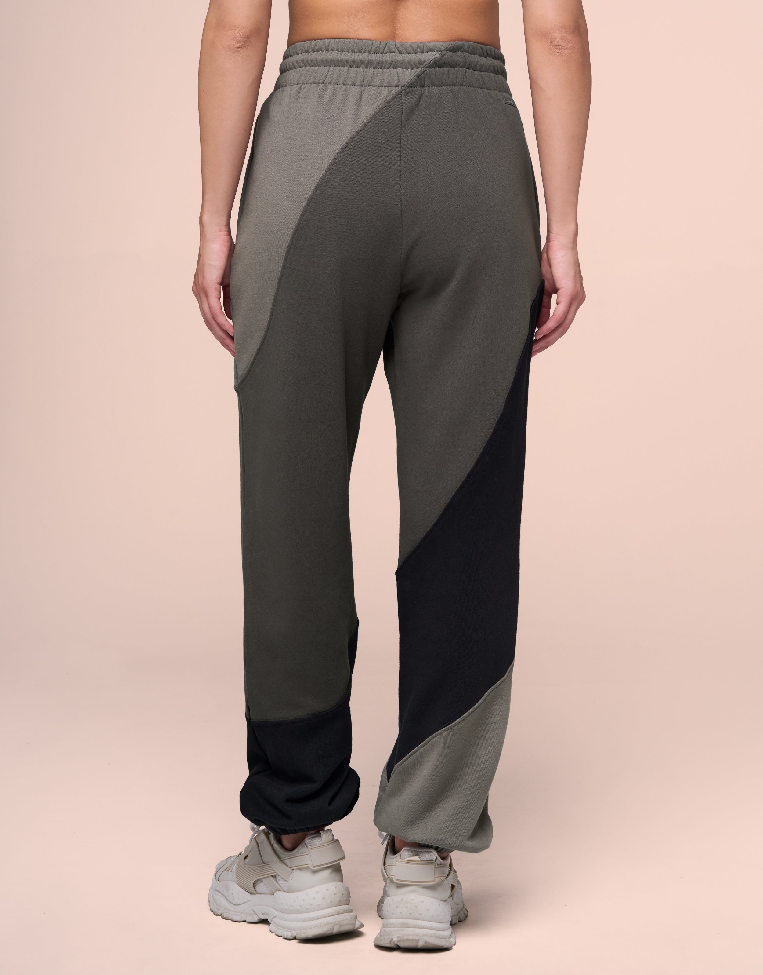 CLOUD BLACK JOGGER
