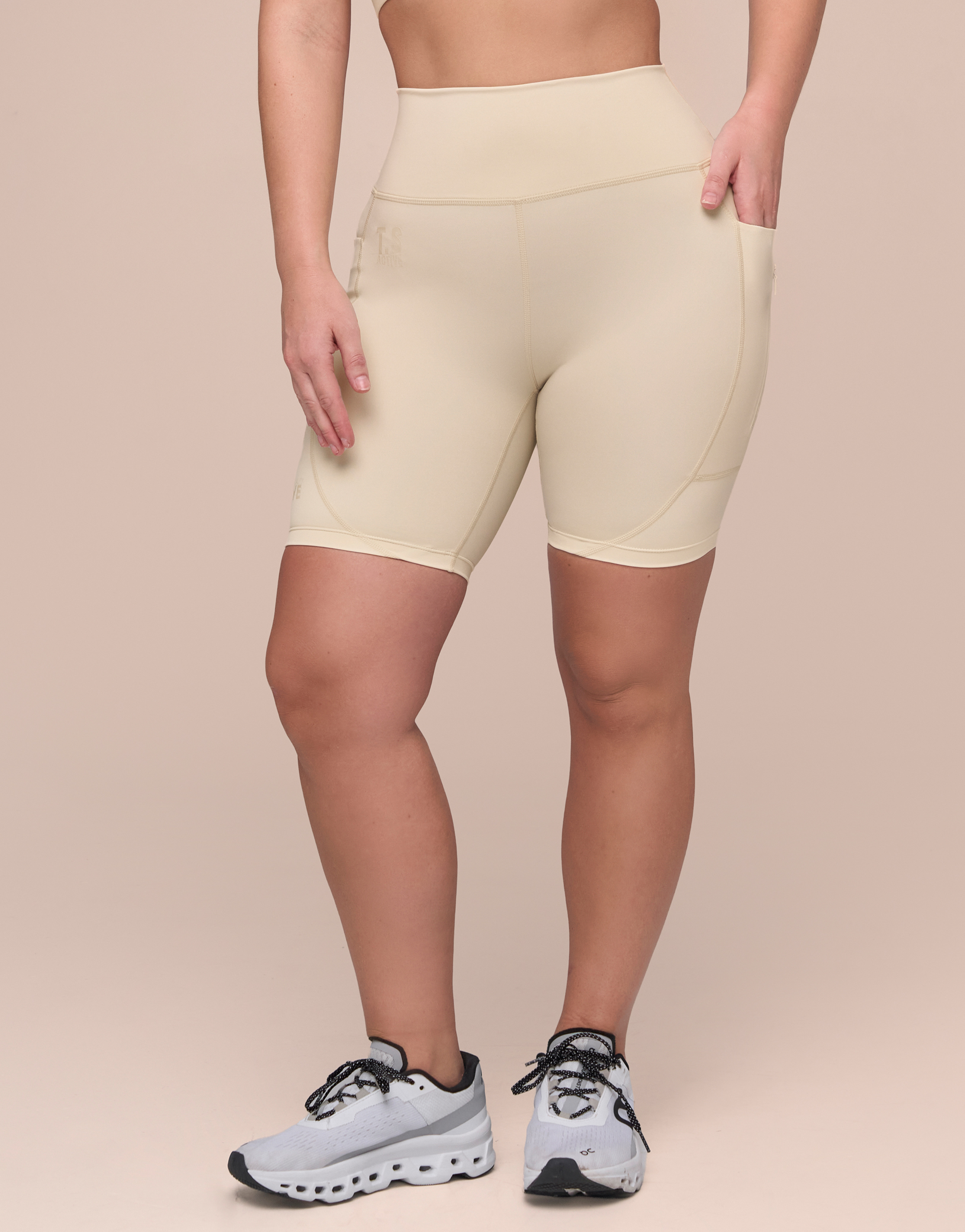 CLOUD WHITE SHORT