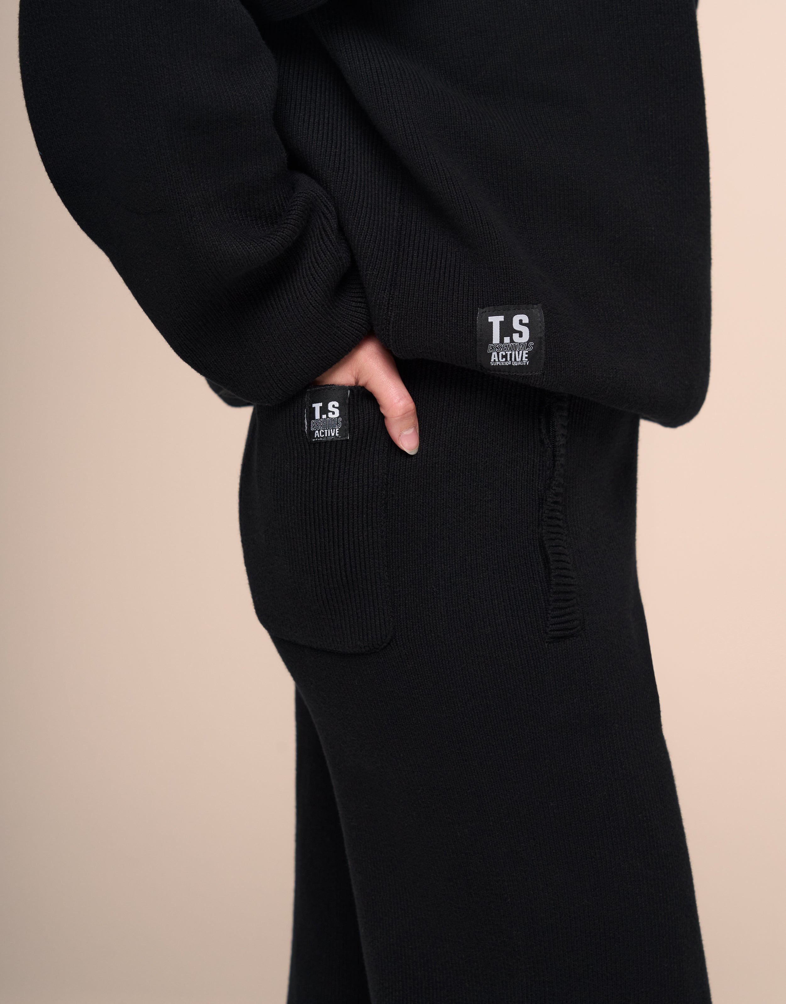 KNITTED BLACK JOGGER