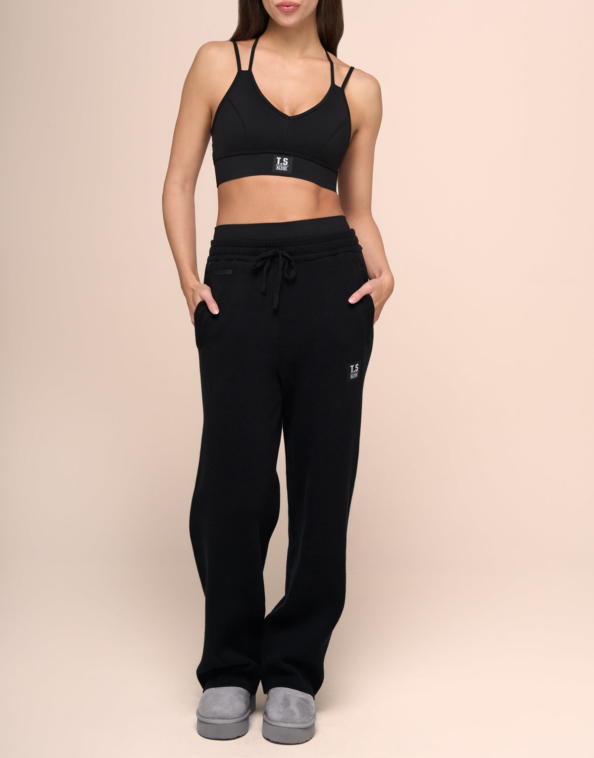 KNITTED BLACK TOP