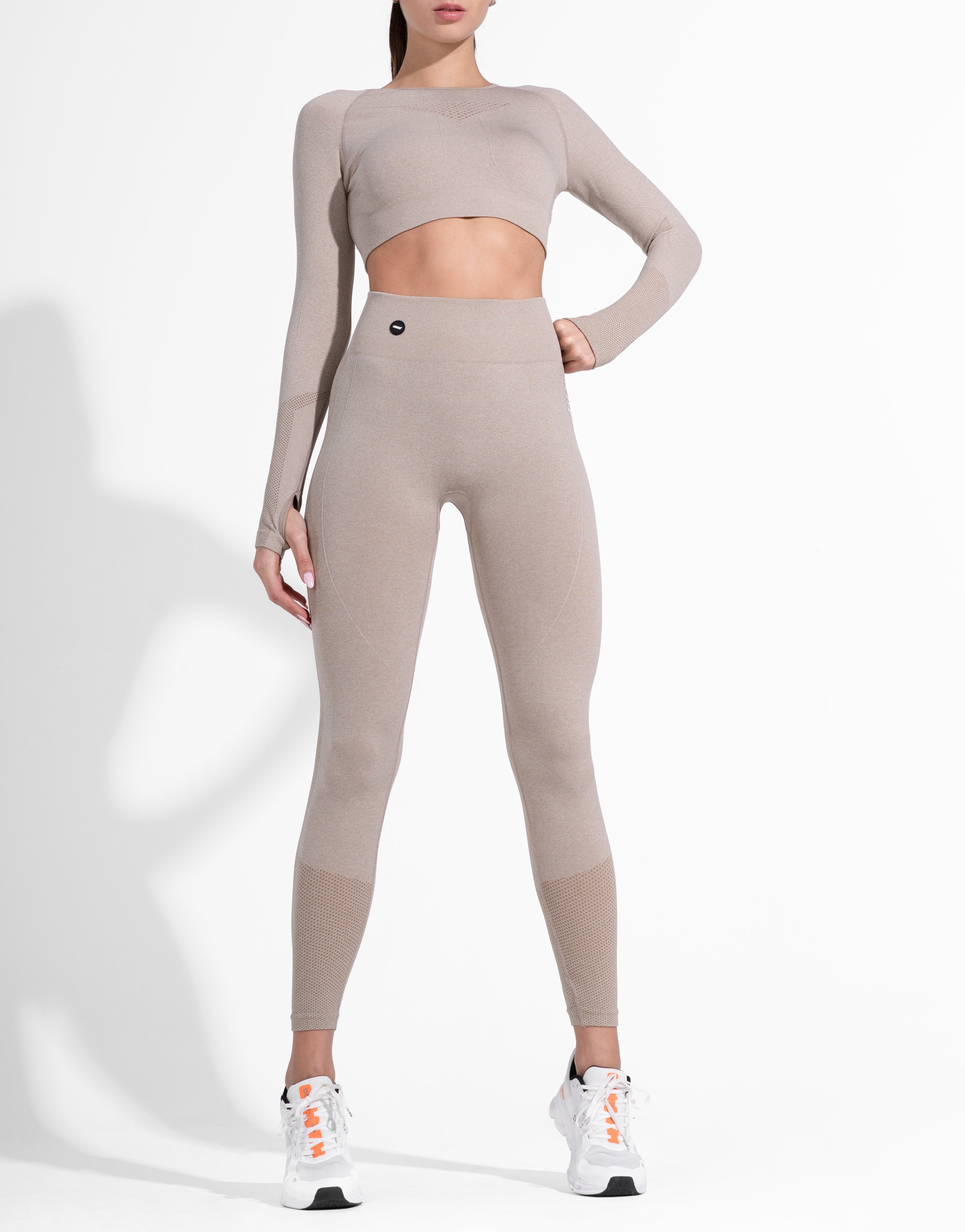 ENHANCE BEIGE TOP SEAMLESS