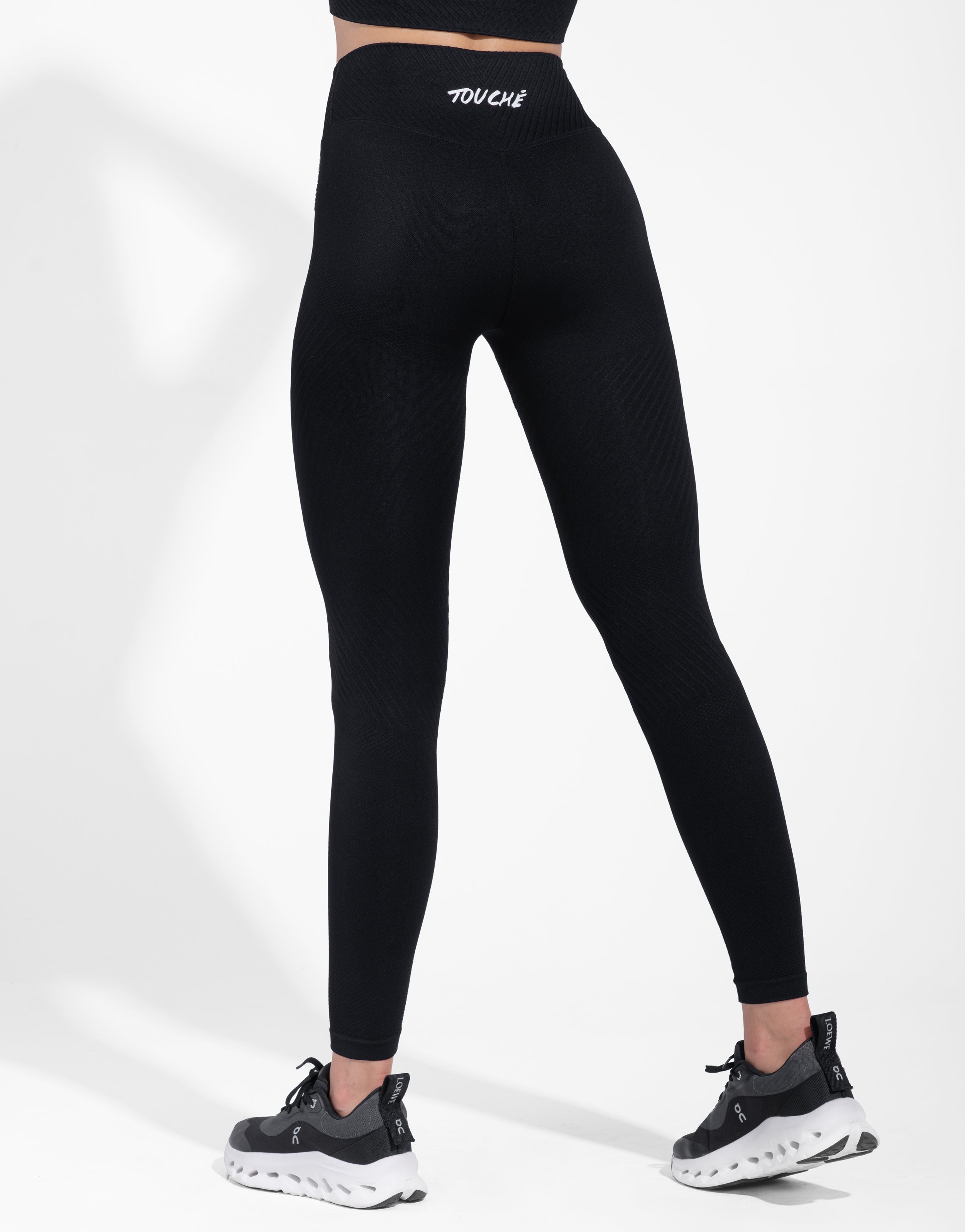 ADAPT BLACK SEAMLESS