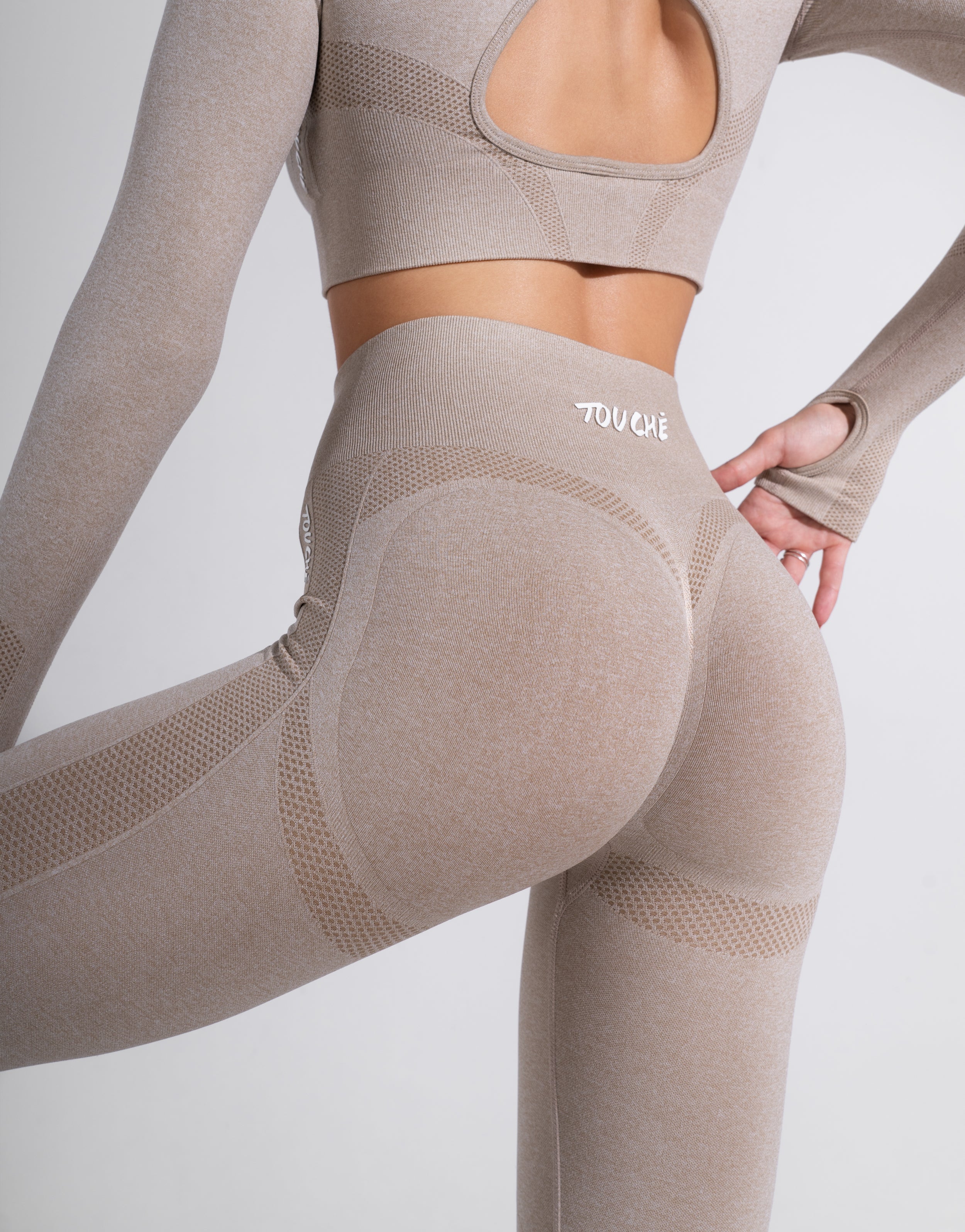 ENHANCE BEIGE SEAMLESS