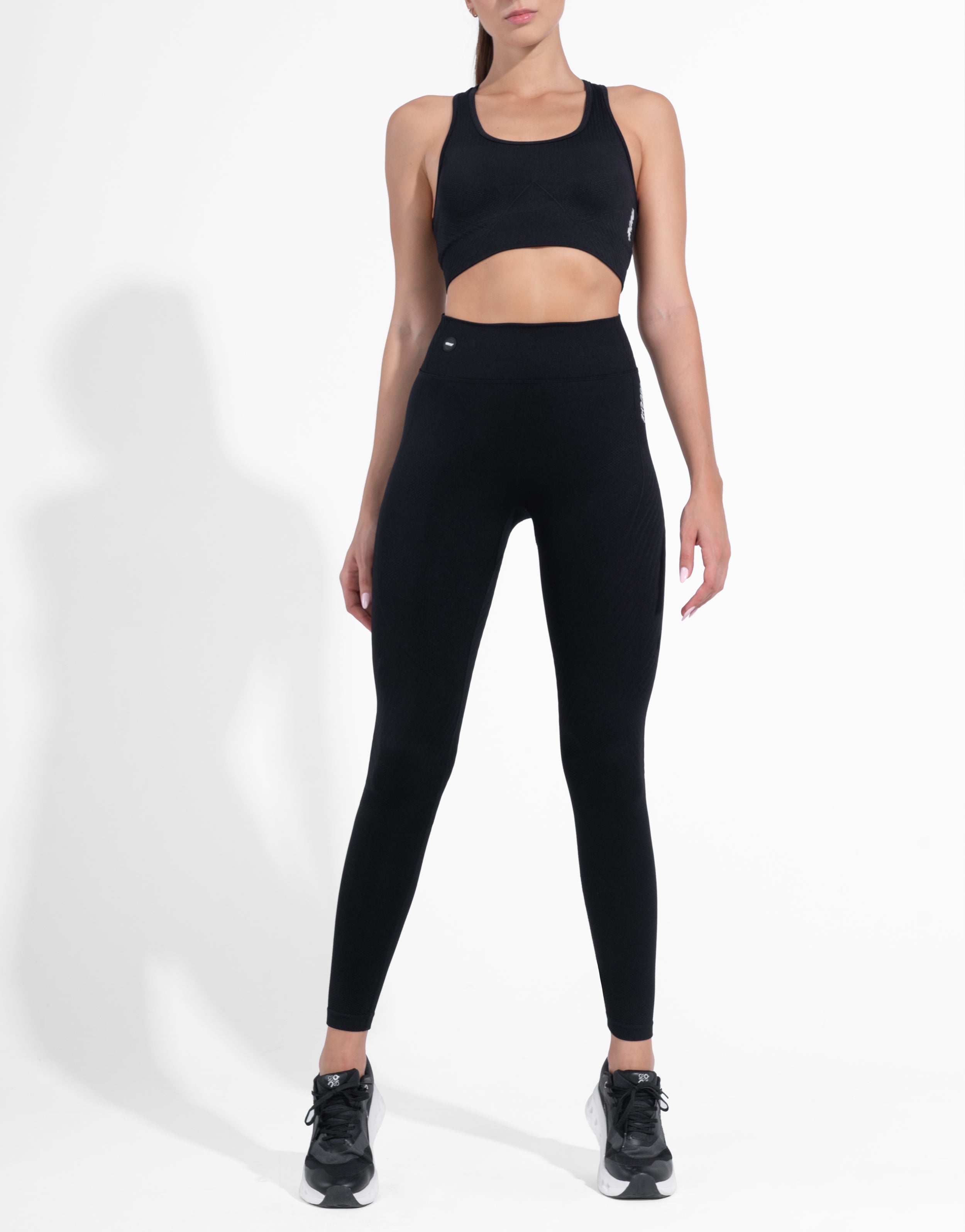 ADAPT BLACK SEAMLESS
