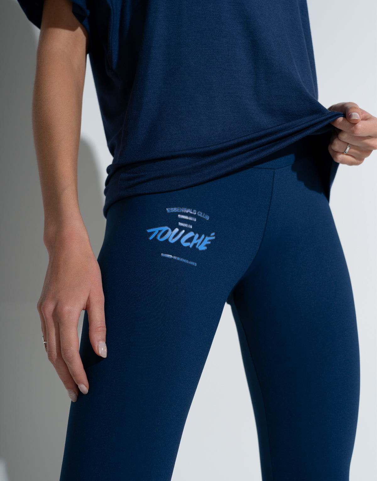 ESSENTIAL NAVY LEGGING