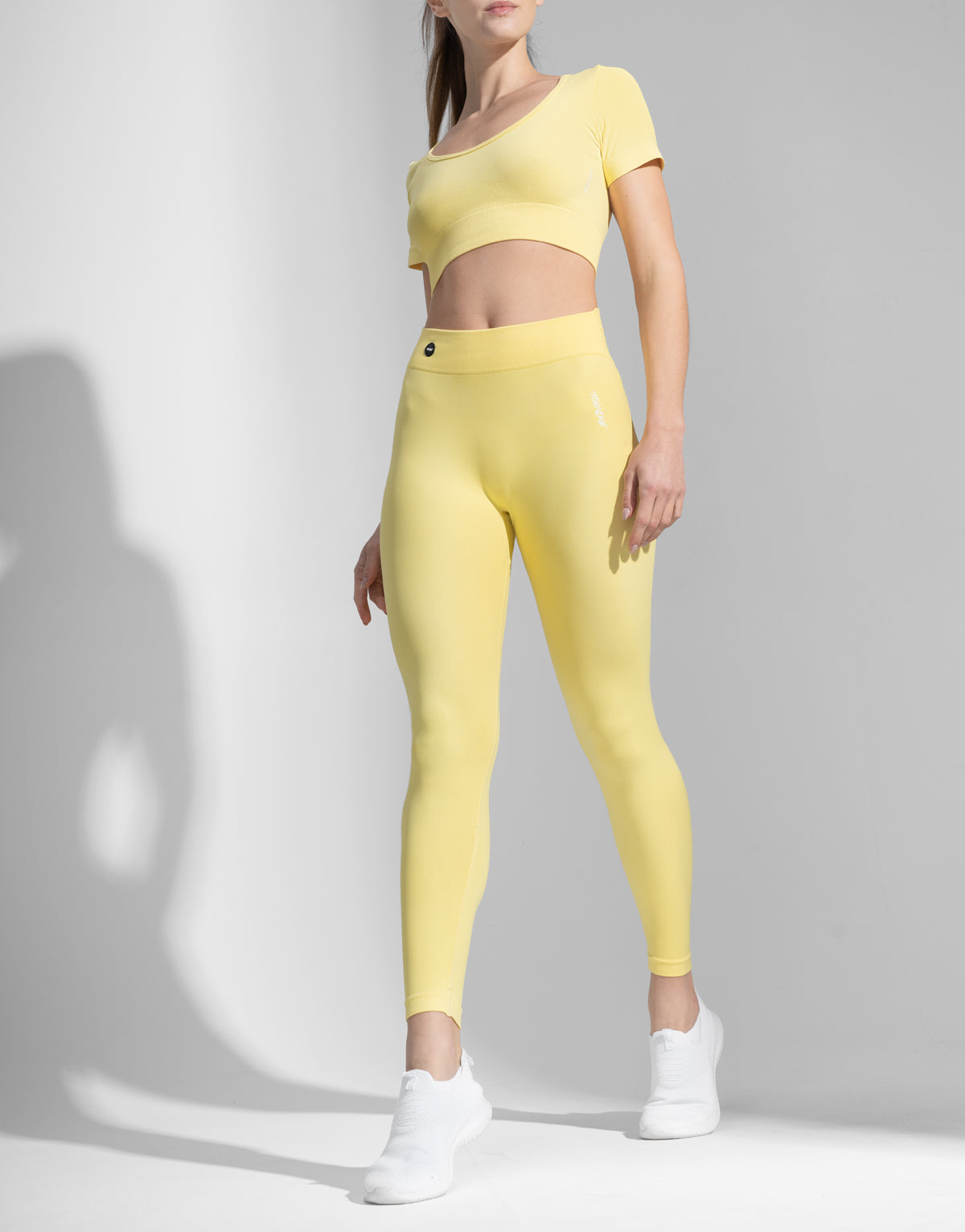 BASIC YELLOW SEAMLESS