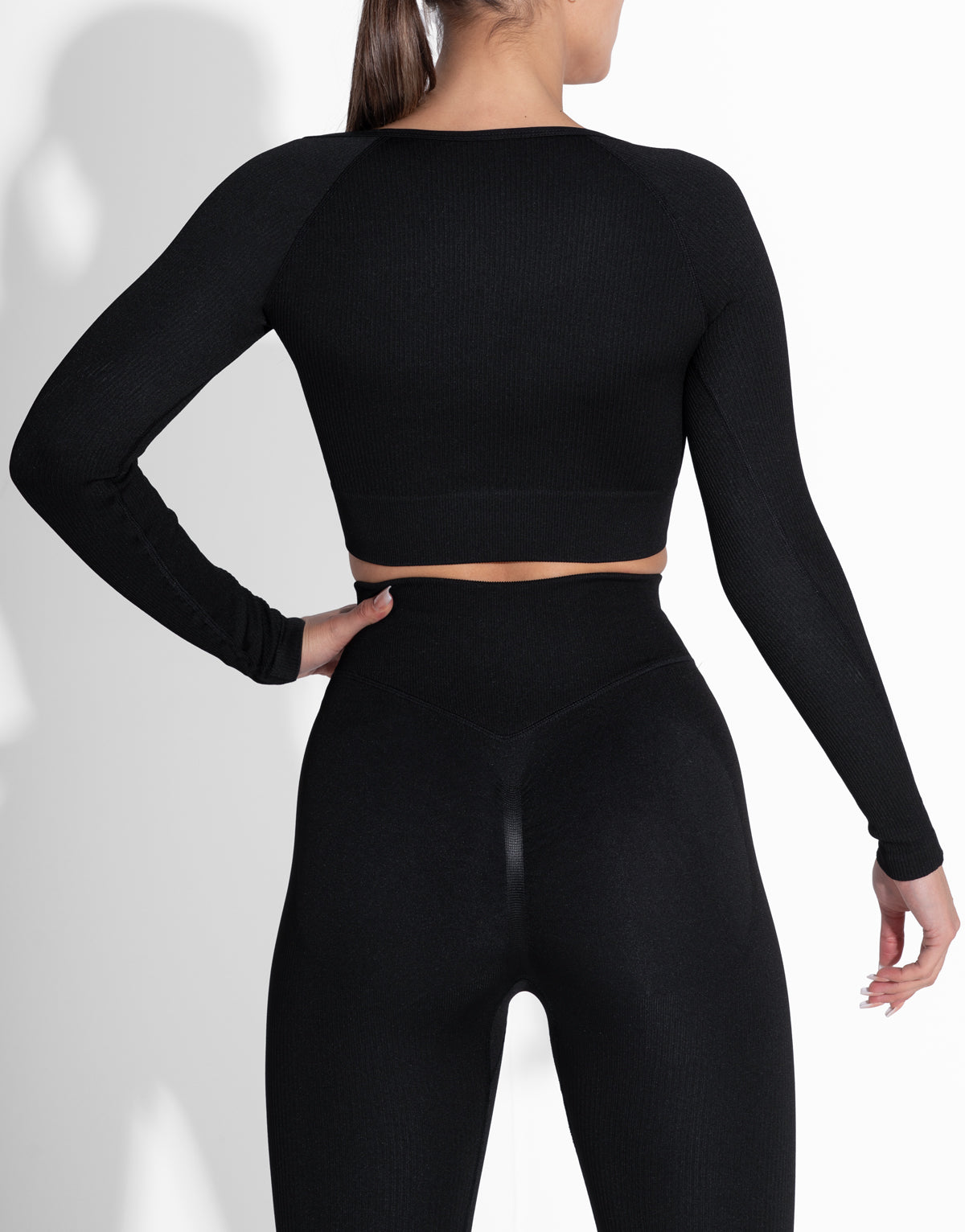 KNIT BLACK SEAMLESS TOP