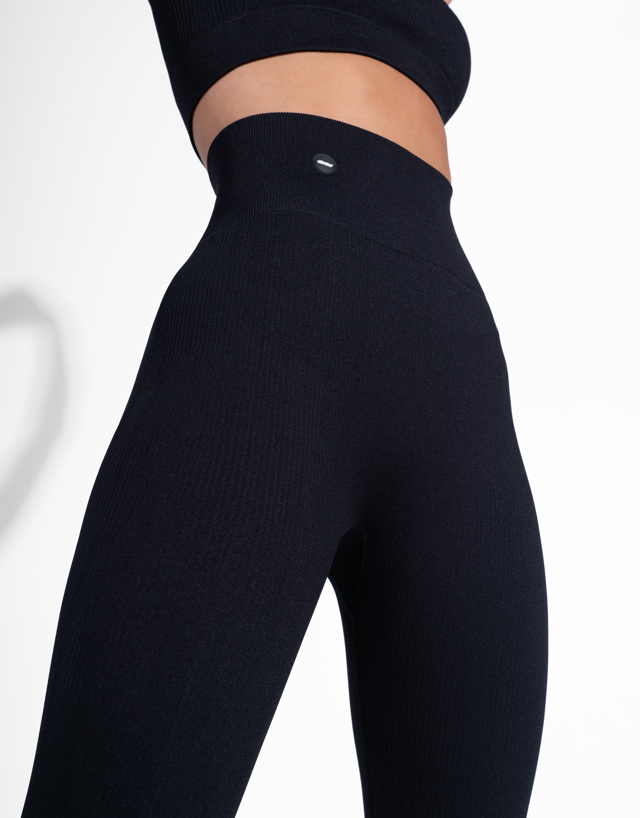 LUX BLACK SEAMLESS