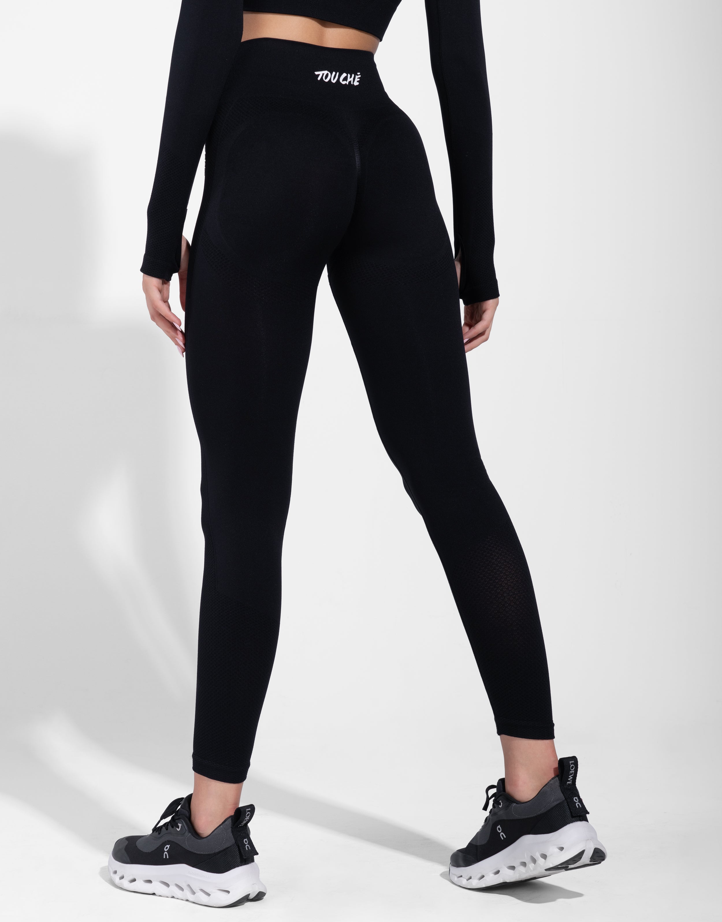 ENHANCE BLACK SEAMLESS