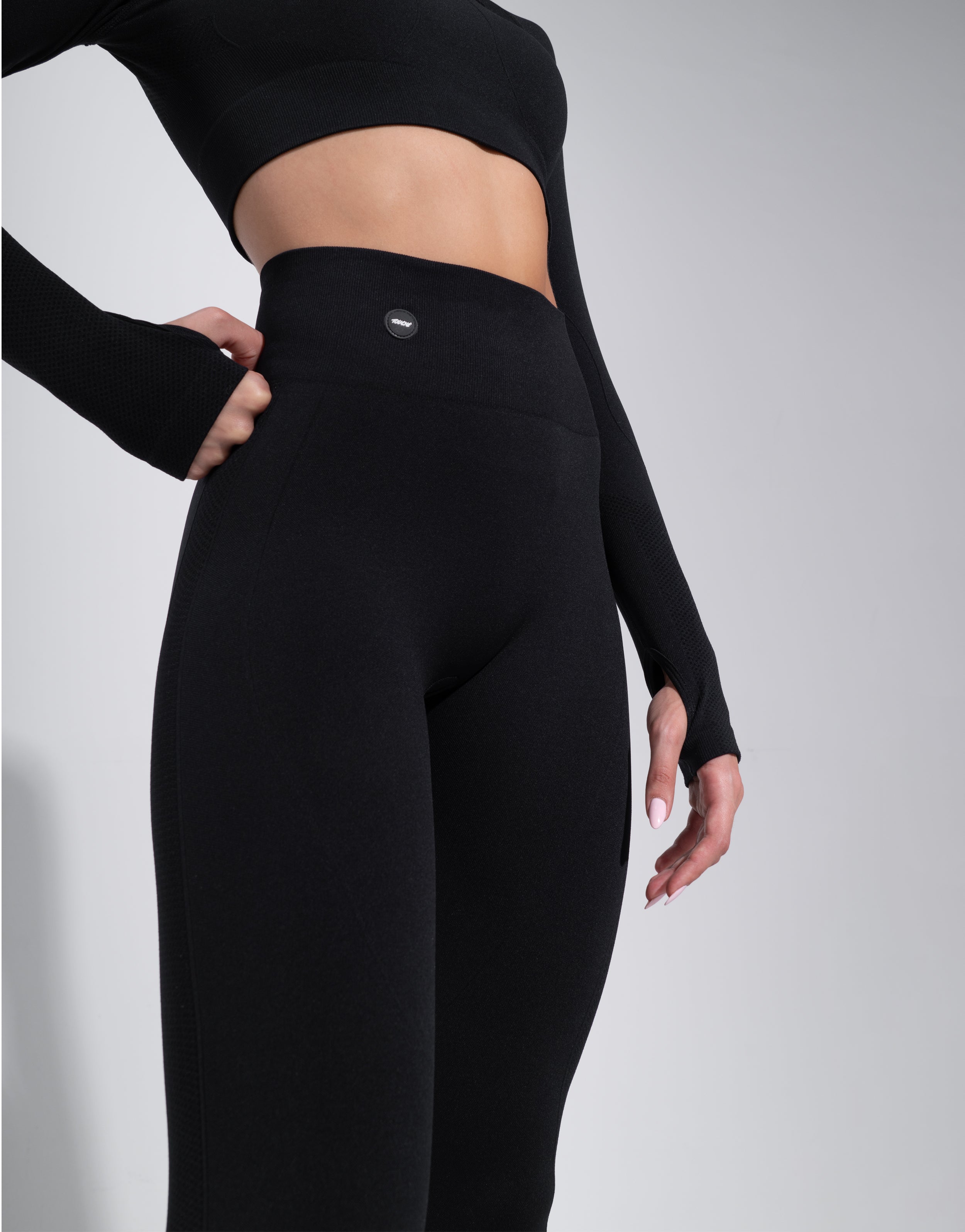 ENHANCE BLACK SEAMLESS