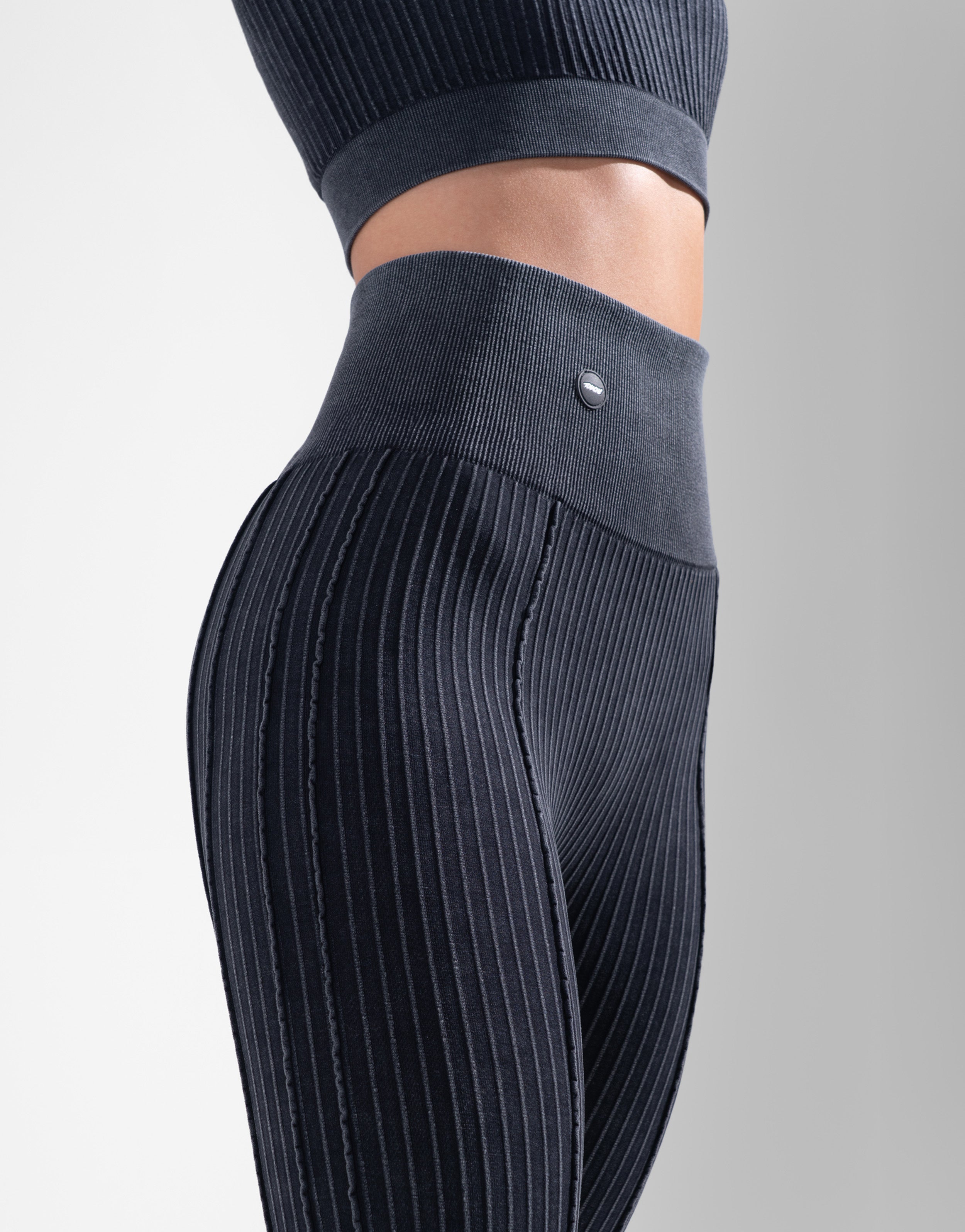 SPENT BLACK SEAMLESS