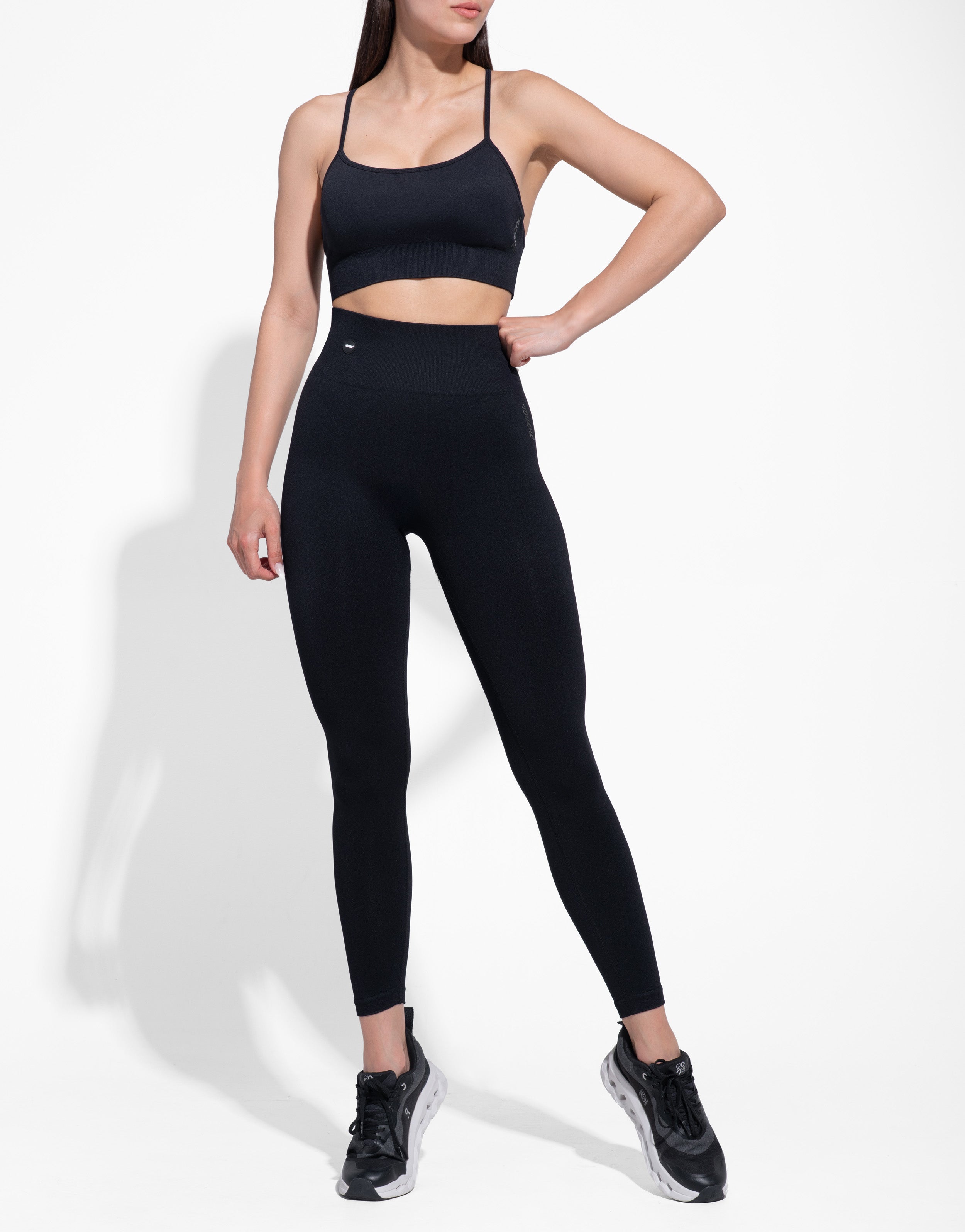 STRAPPY BLACK SEAMLESS