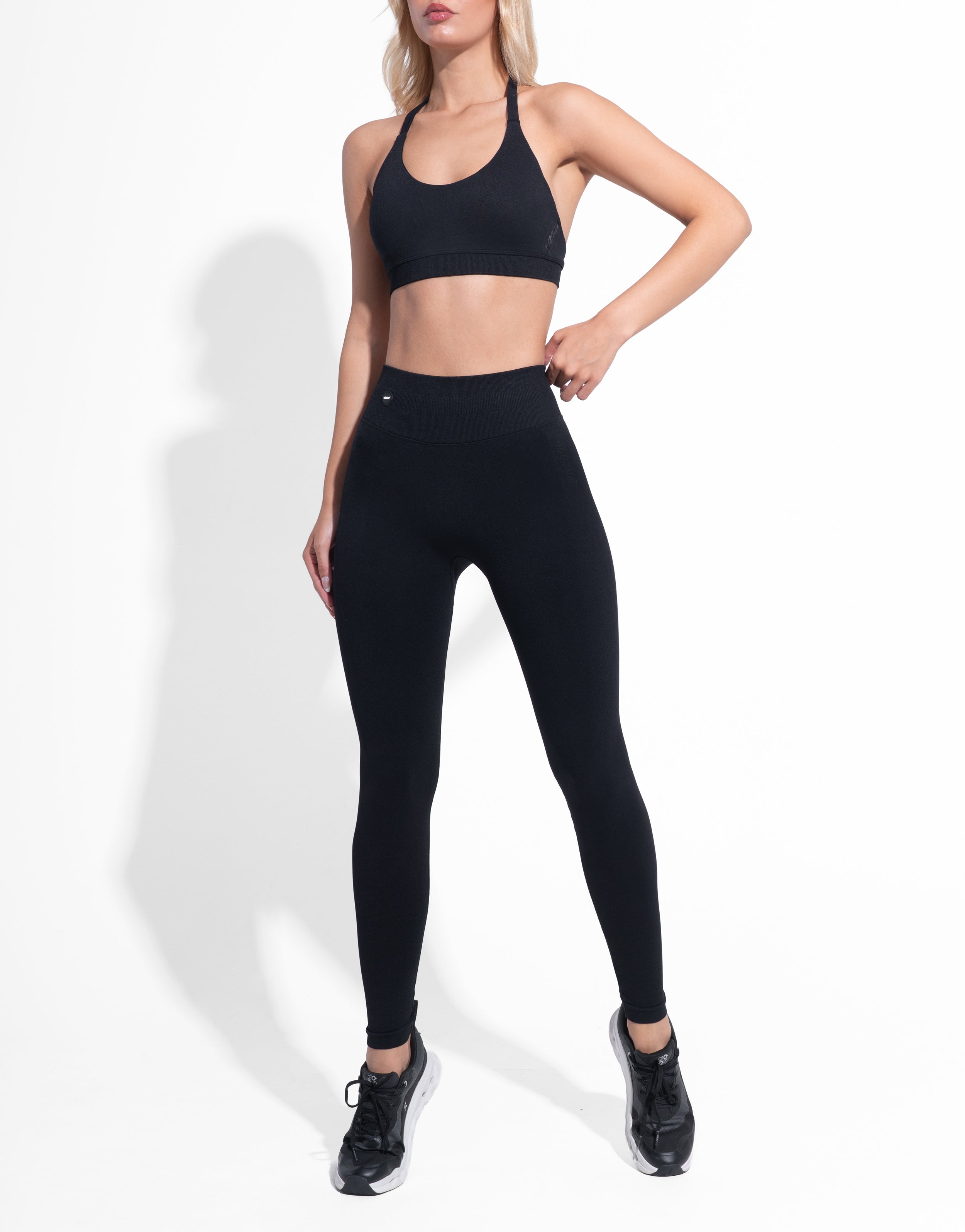 TIGHT BLACK SEAMLESS