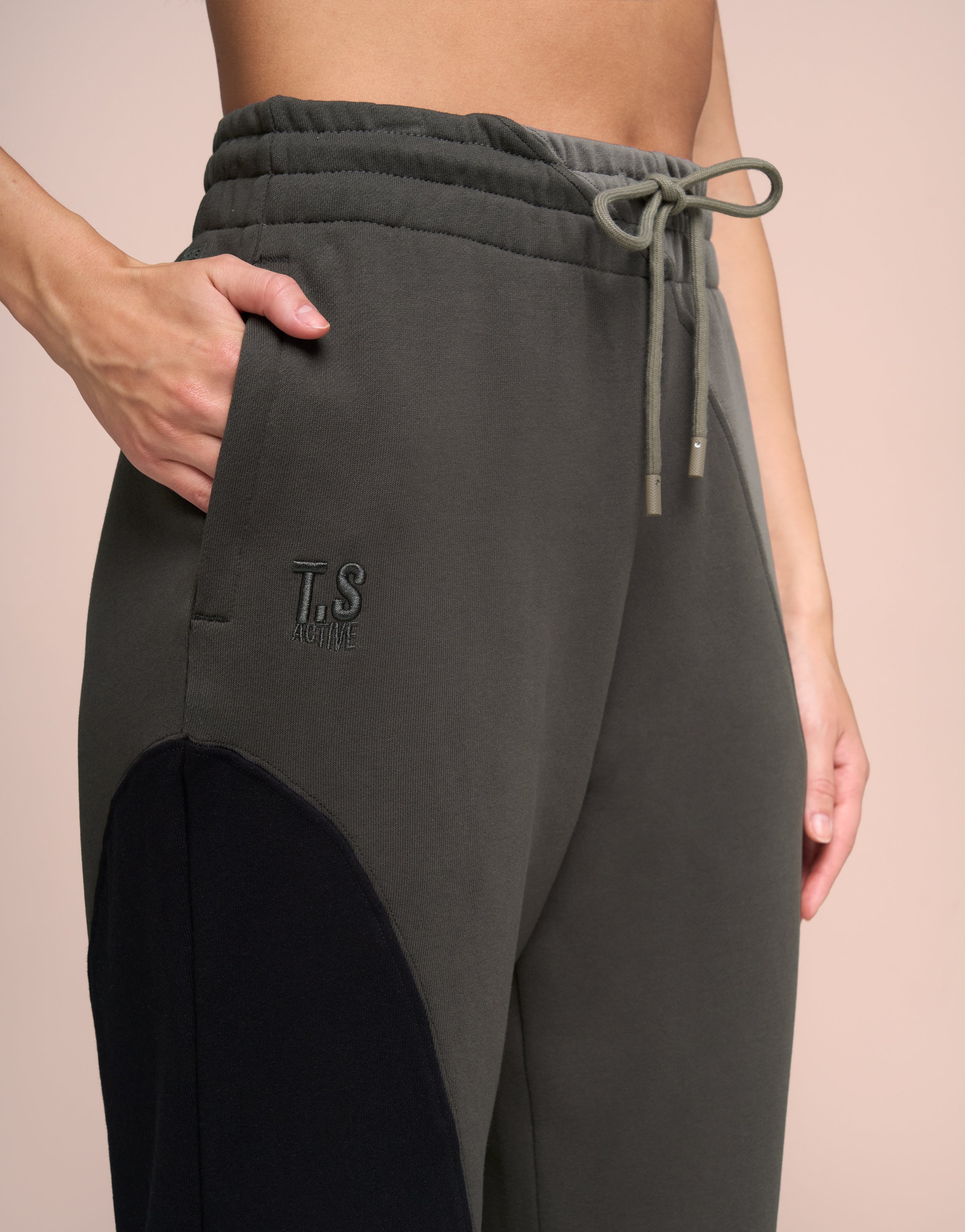 CLOUD BLACK JOGGER