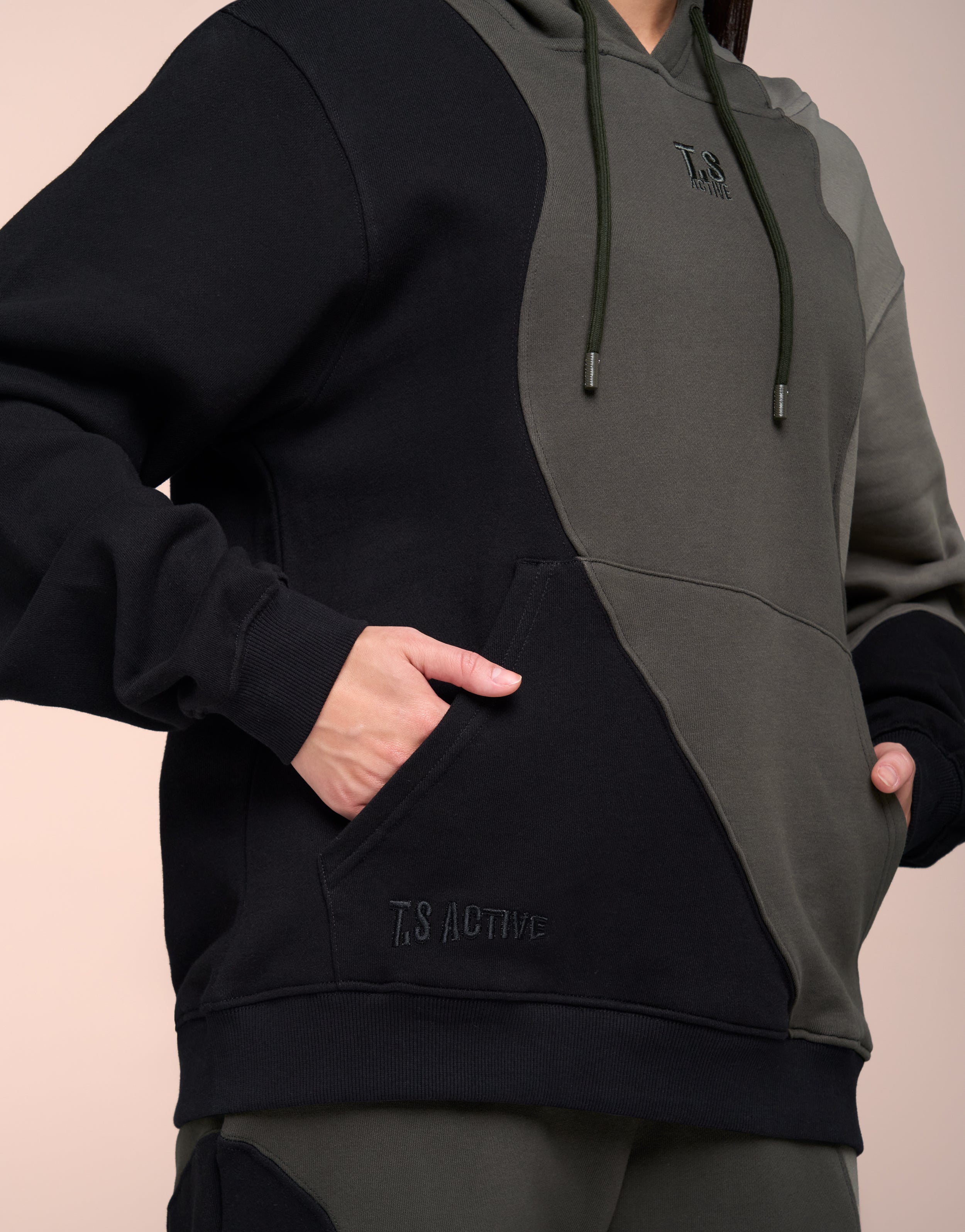CLOUD BLACK HOODIE