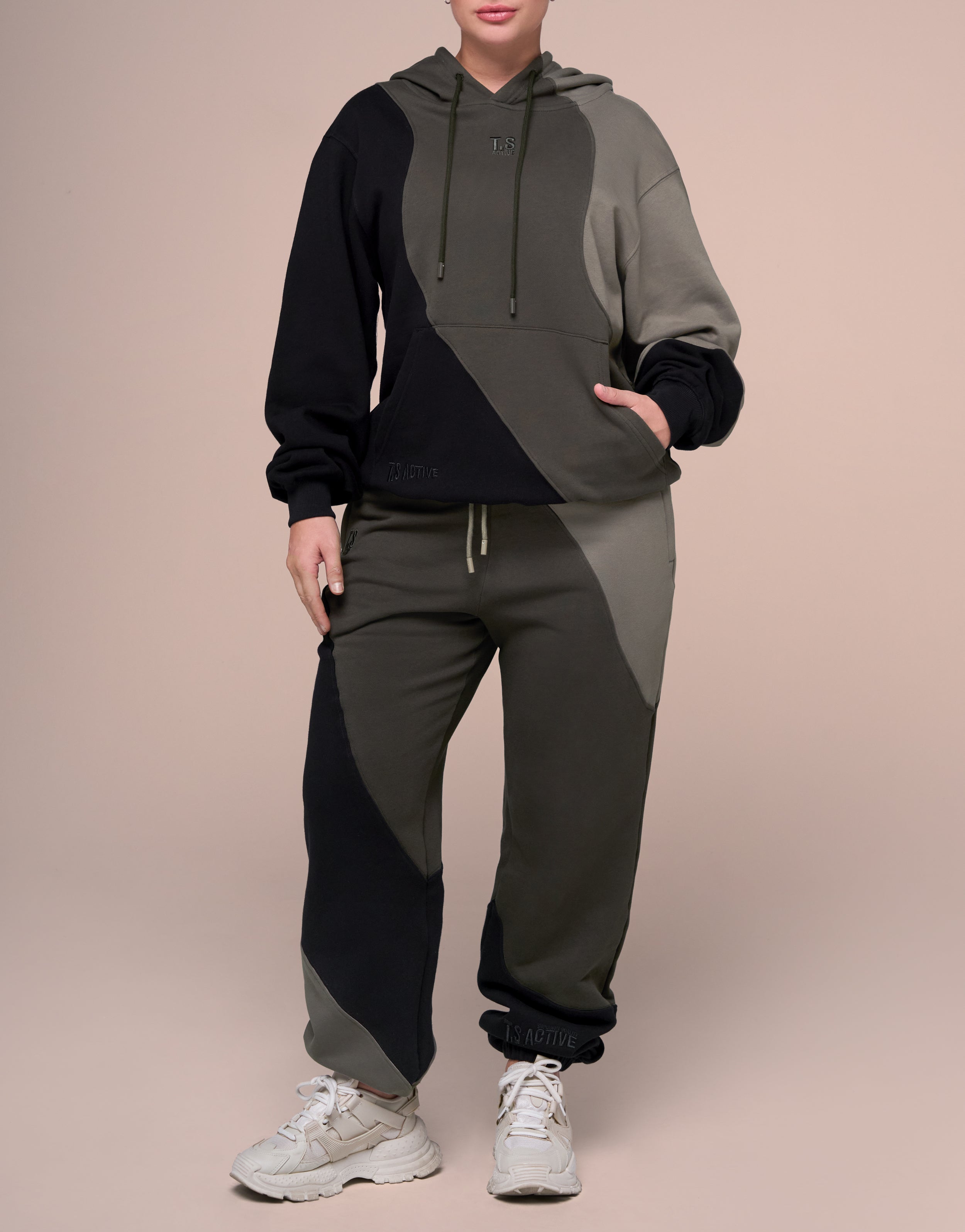 CLOUD BLACK HOODIE