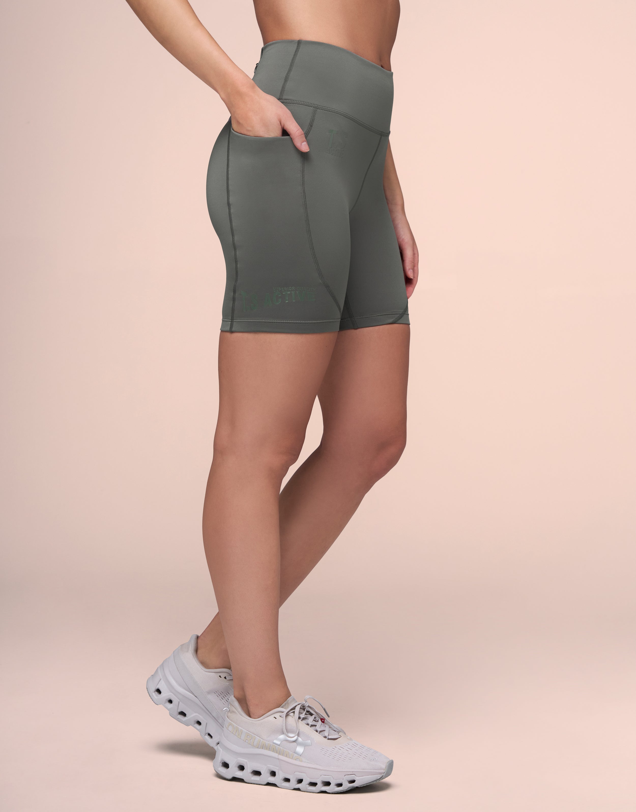 CLOUD BLACK SHORT