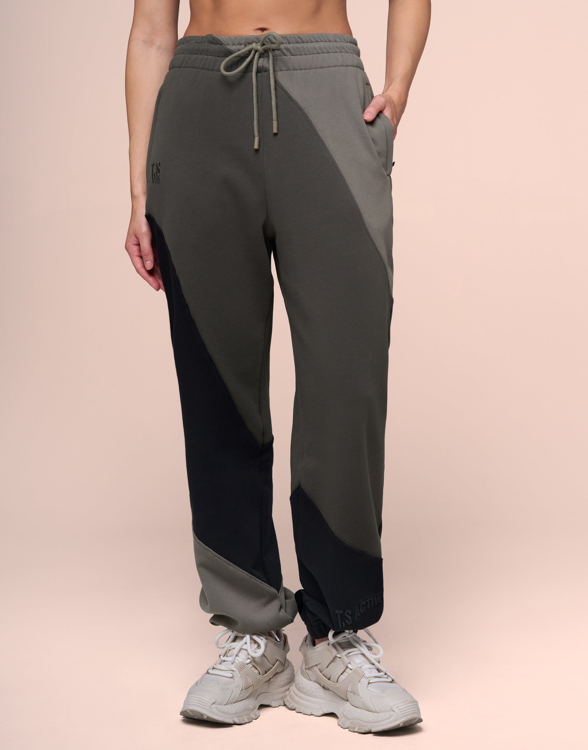 CLOUD BLACK JOGGER