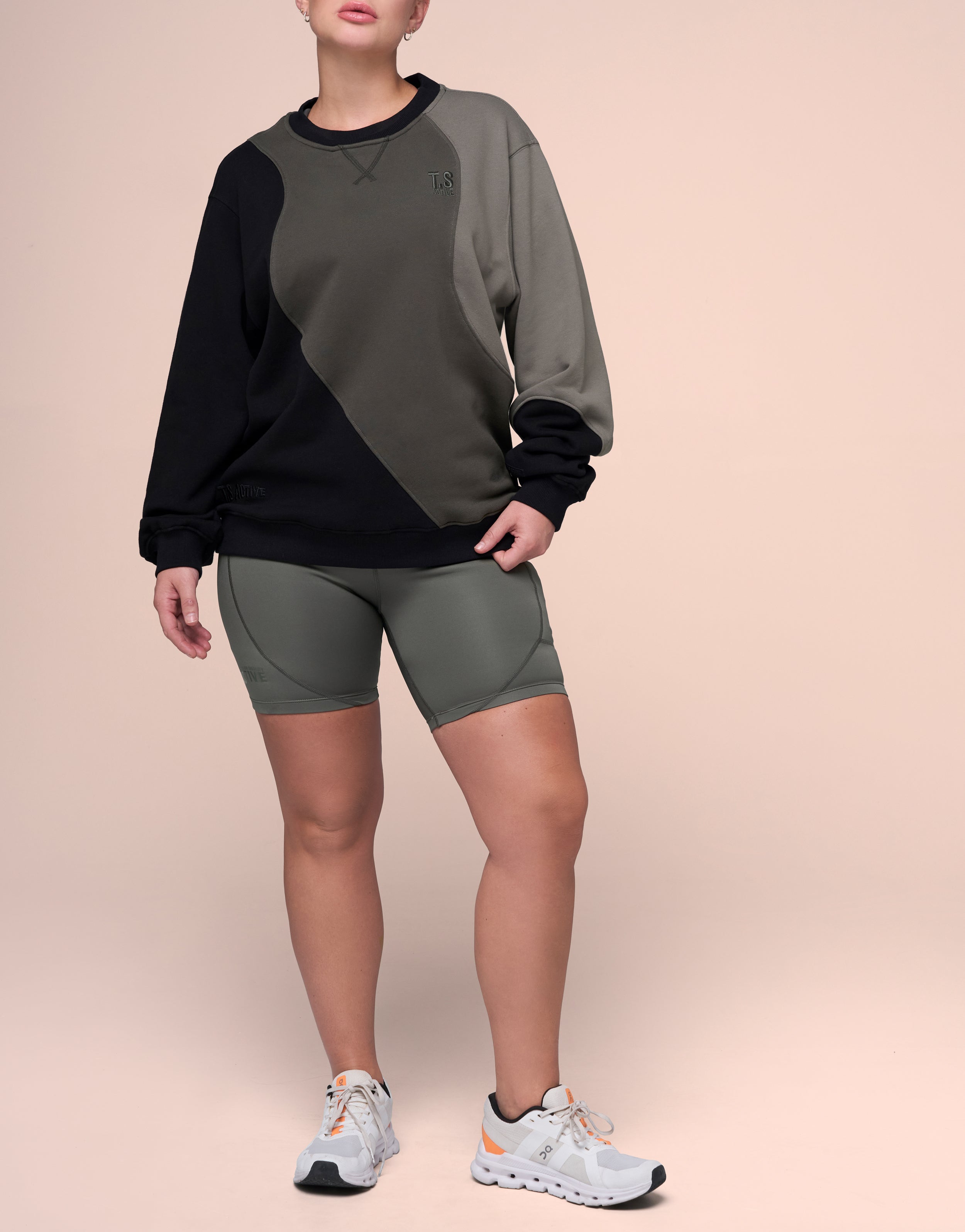 CLOUD BLACK SHORT