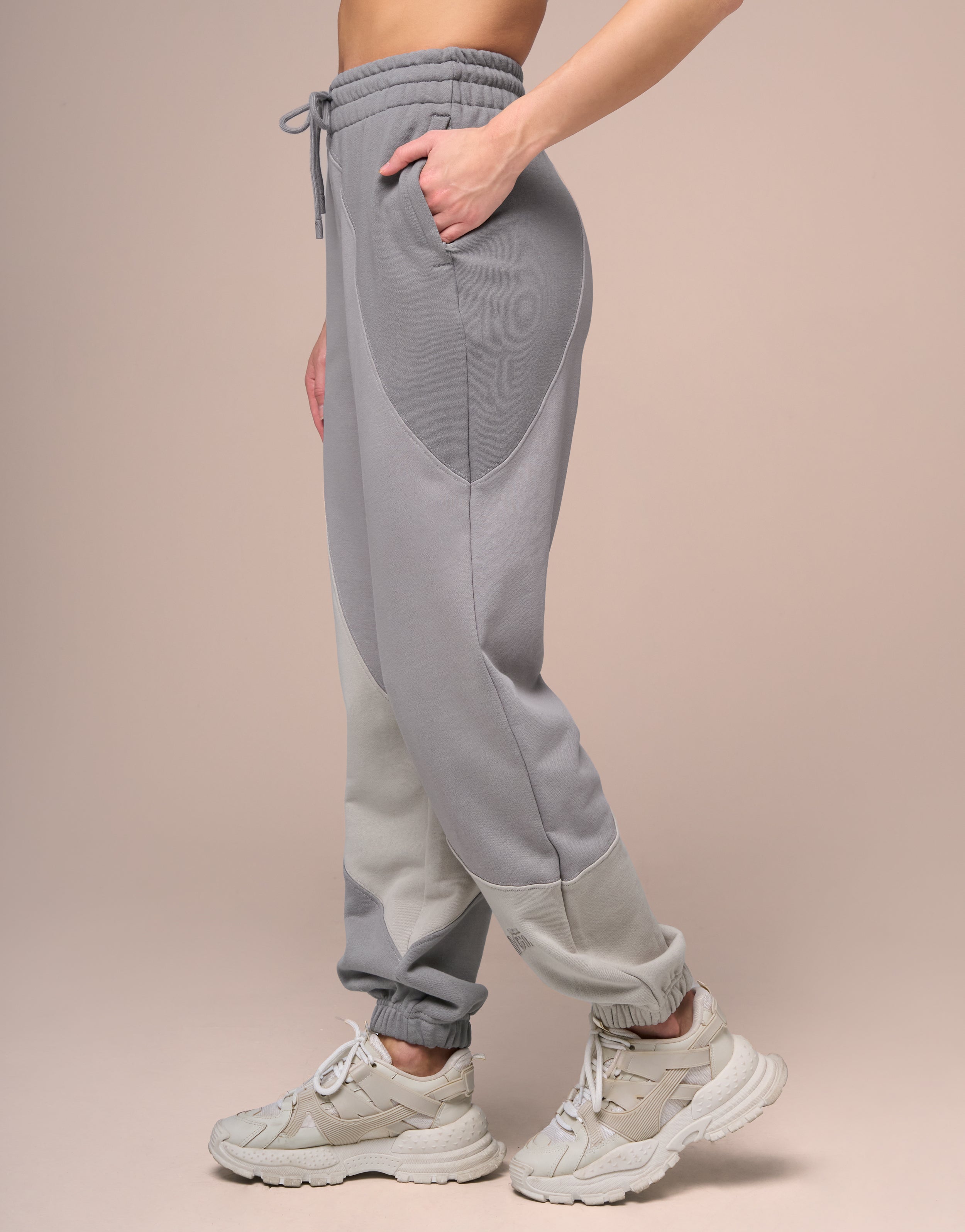 CLOUD GREY JOGGER
