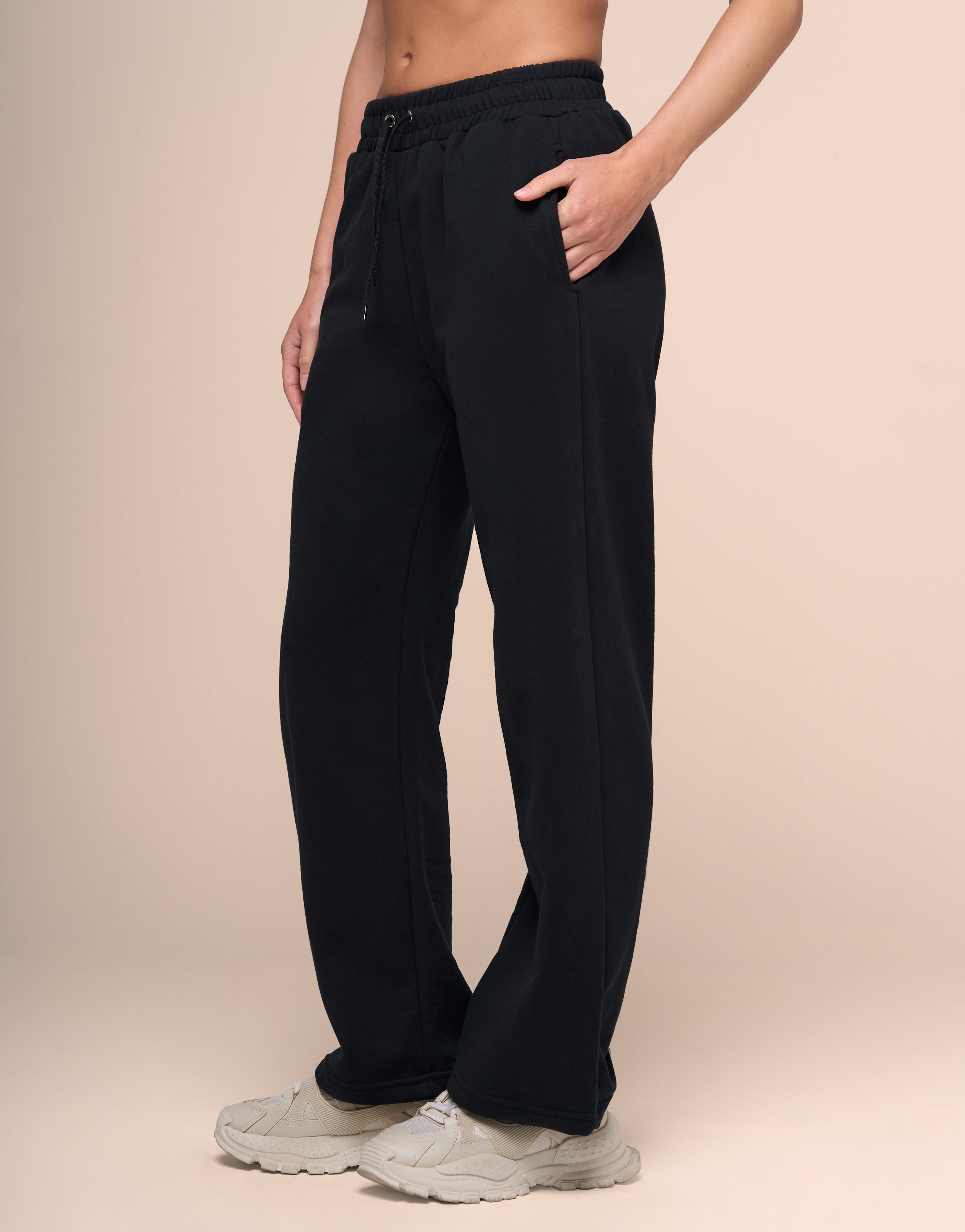 BLACK BASIC JOGGER