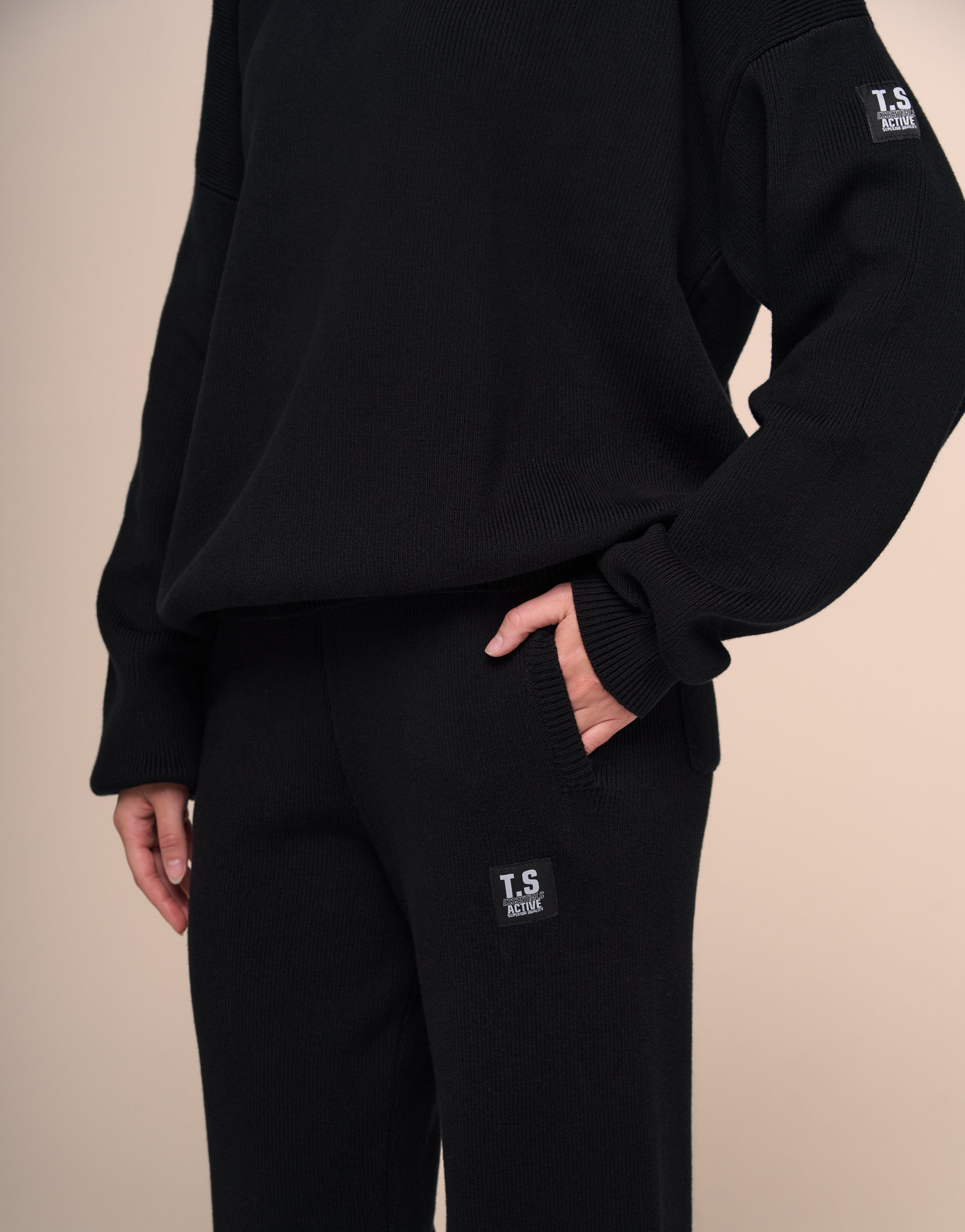 KNITTED BLACK JOGGER