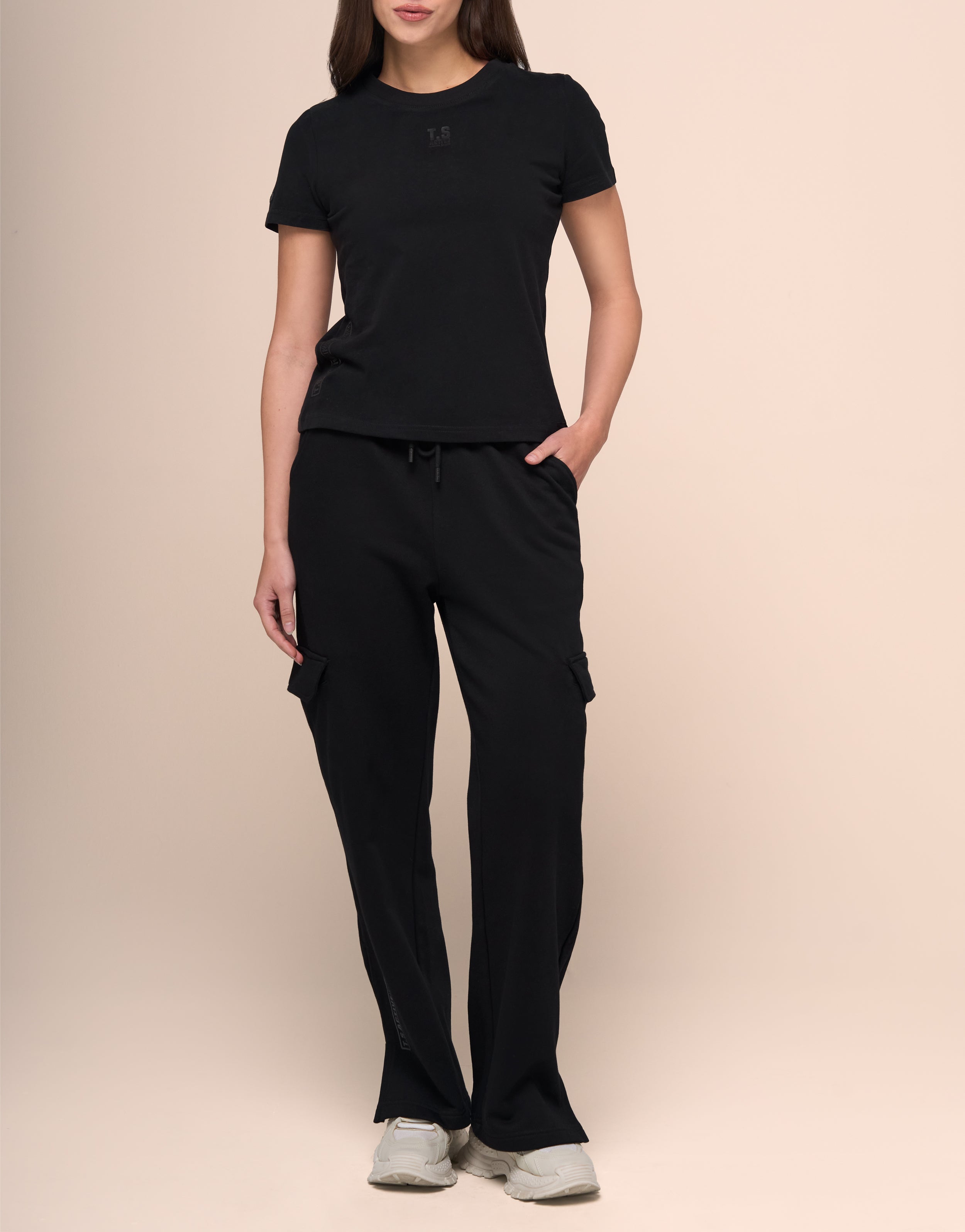 VANILLA BLACK TEE