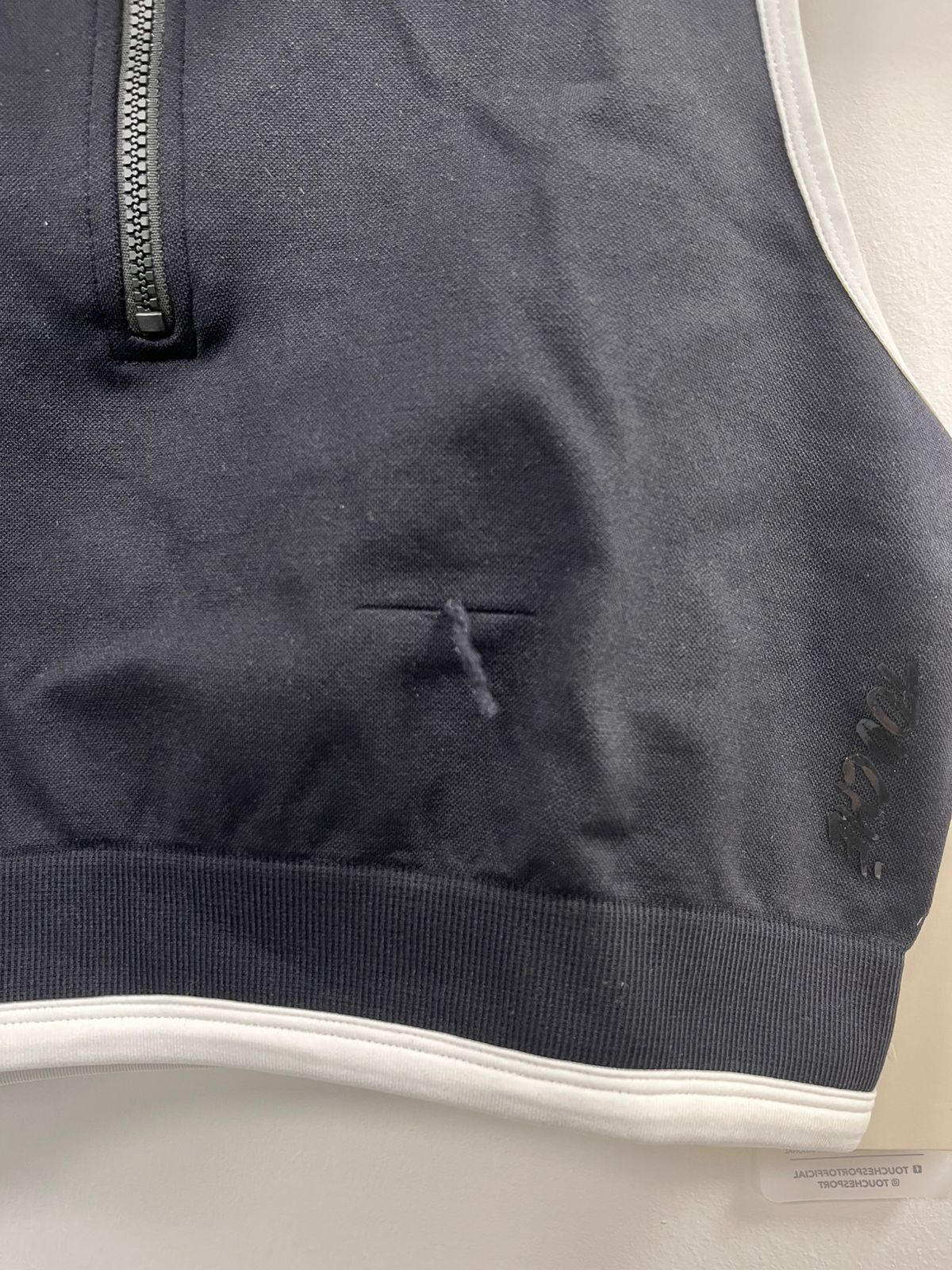 CHIC BLACK SEAMLESS TOP (FALLA)