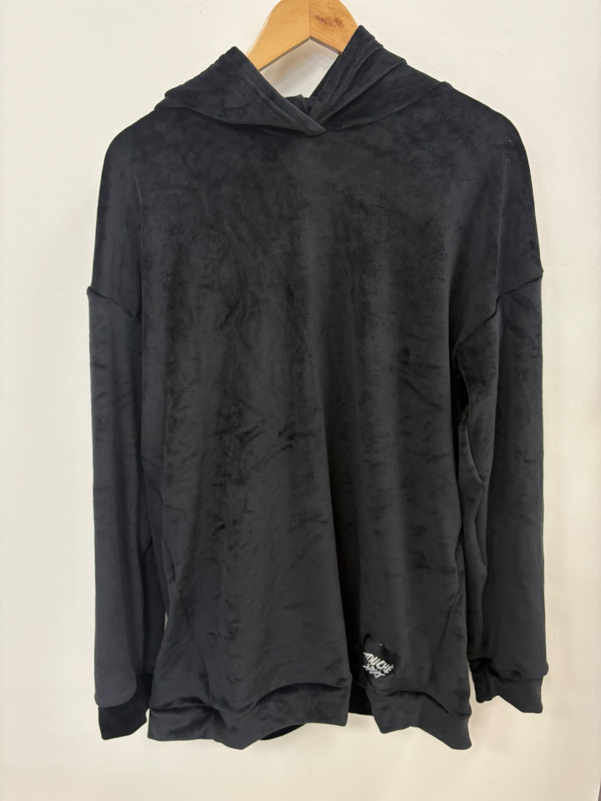 PLUSH BLACK HOODIE (FALLA)