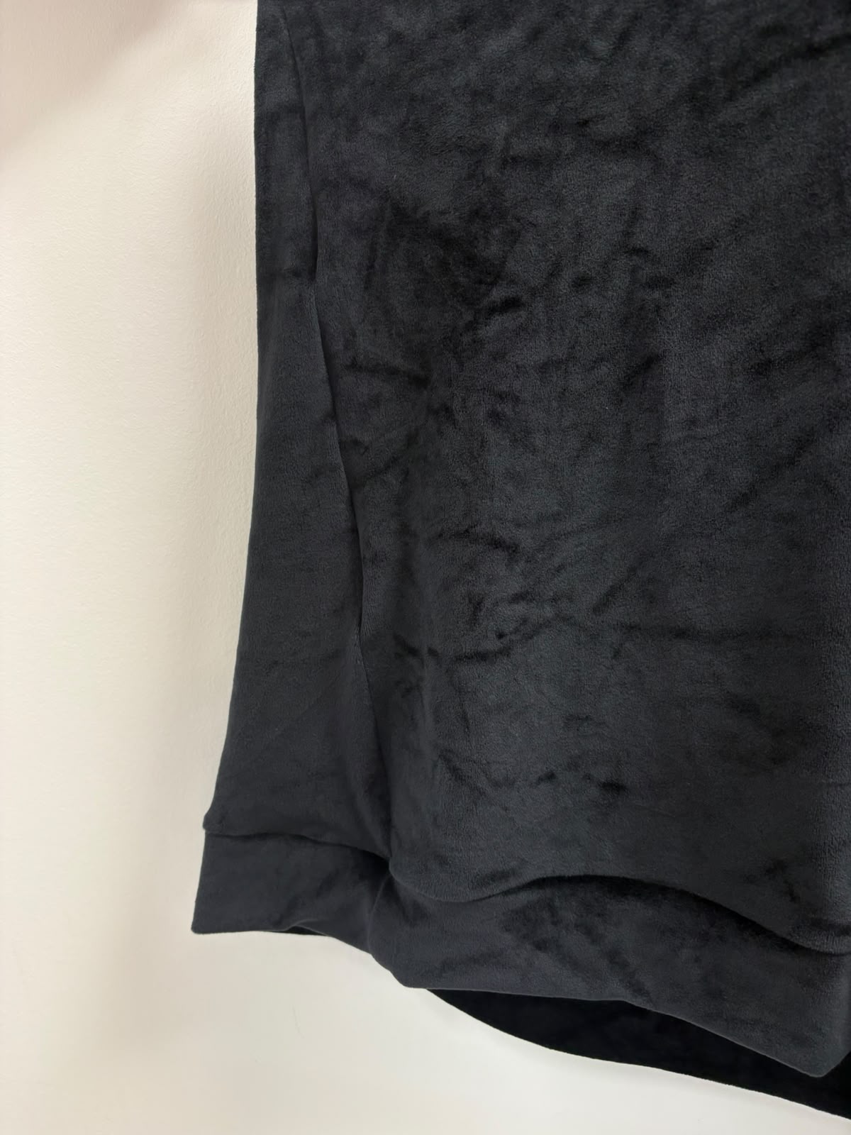 PLUSH BLACK HOODIE (FALLA)