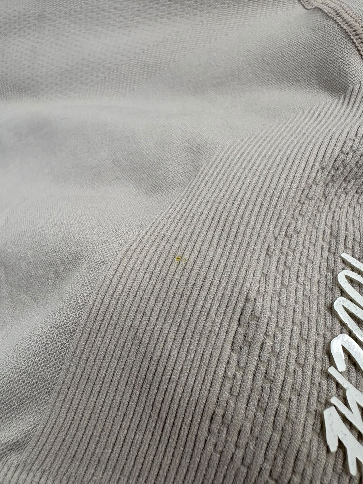 FIT BEIGE SEAMLESS TOP (FALLA)