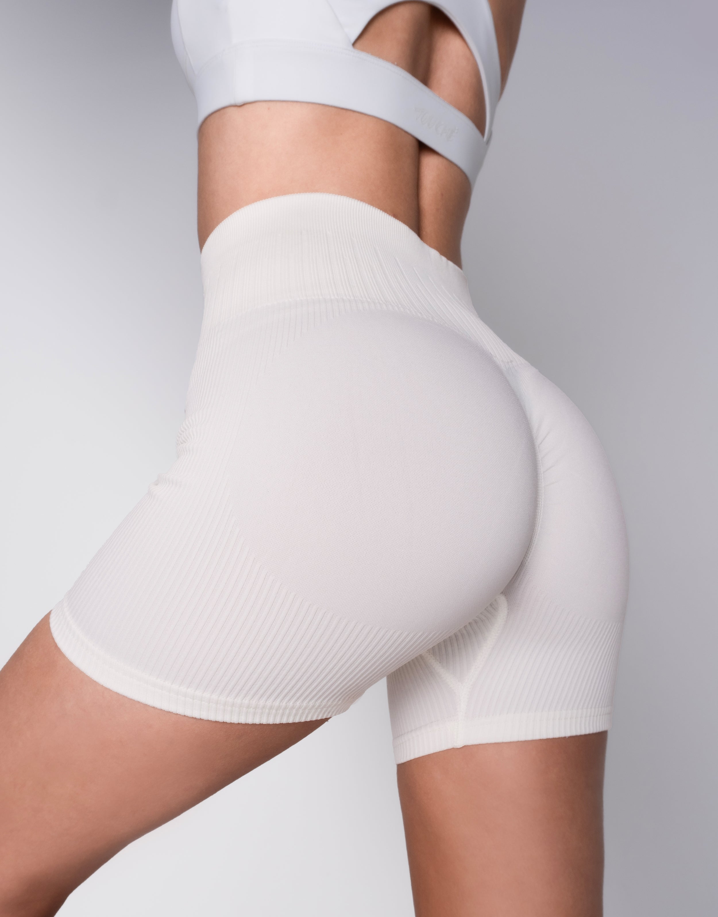 RIBBED WHITE SHORT
